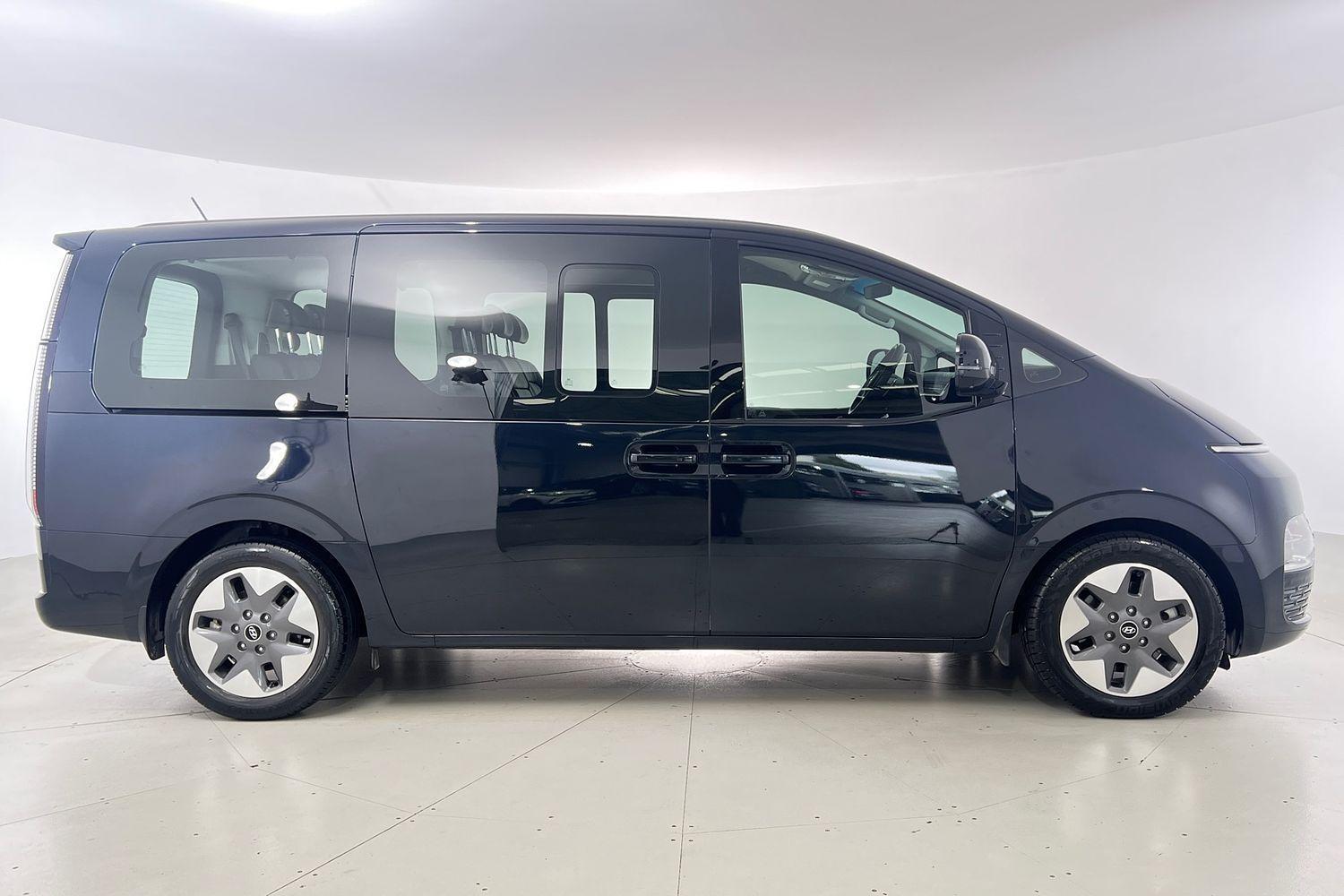 2021 Hyundai STARIA Elite in Blue