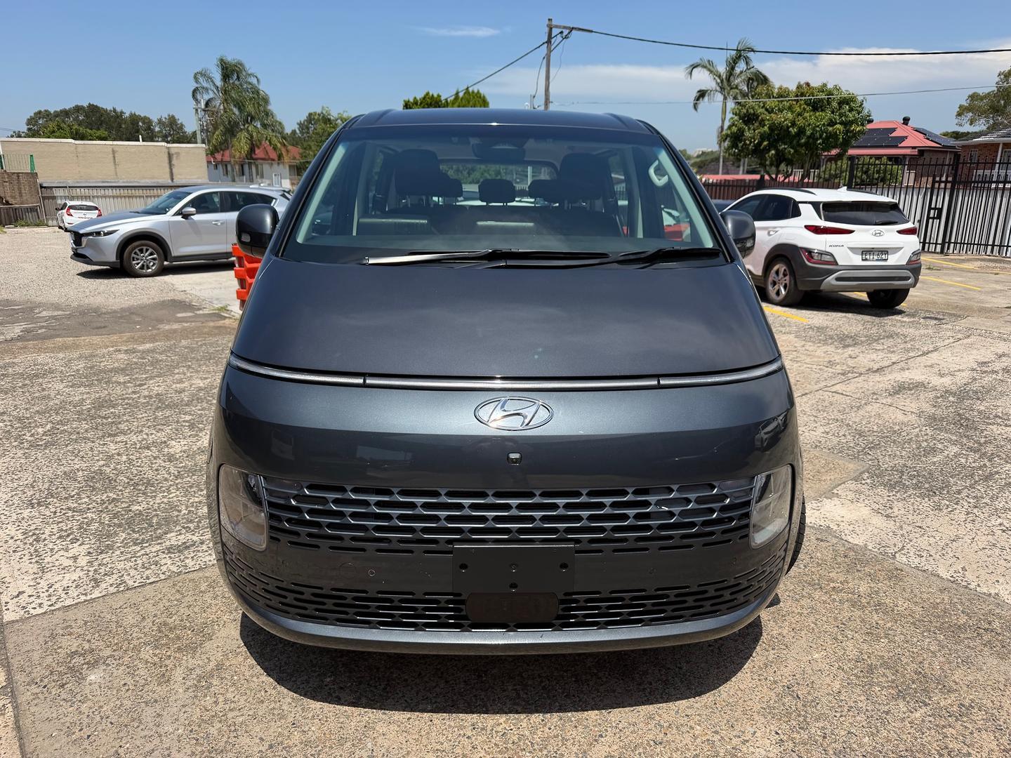 2022 Hyundai STARIA Base in Olivine Gray