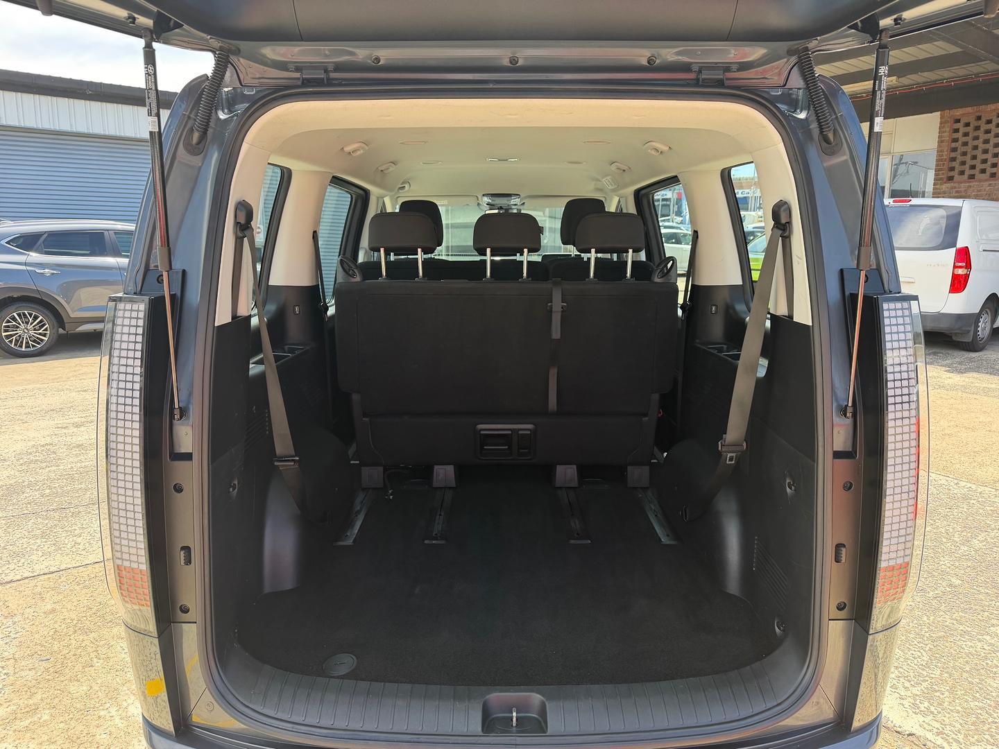 2022 Hyundai STARIA Base in Olivine Gray