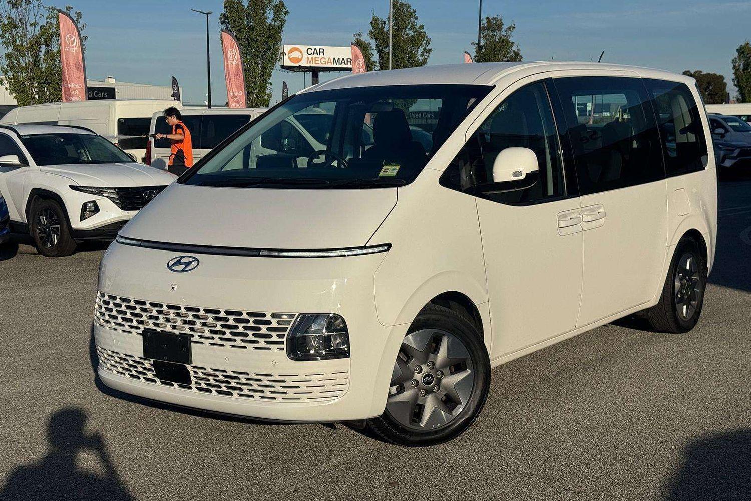 2022 Hyundai STARIA Base in White