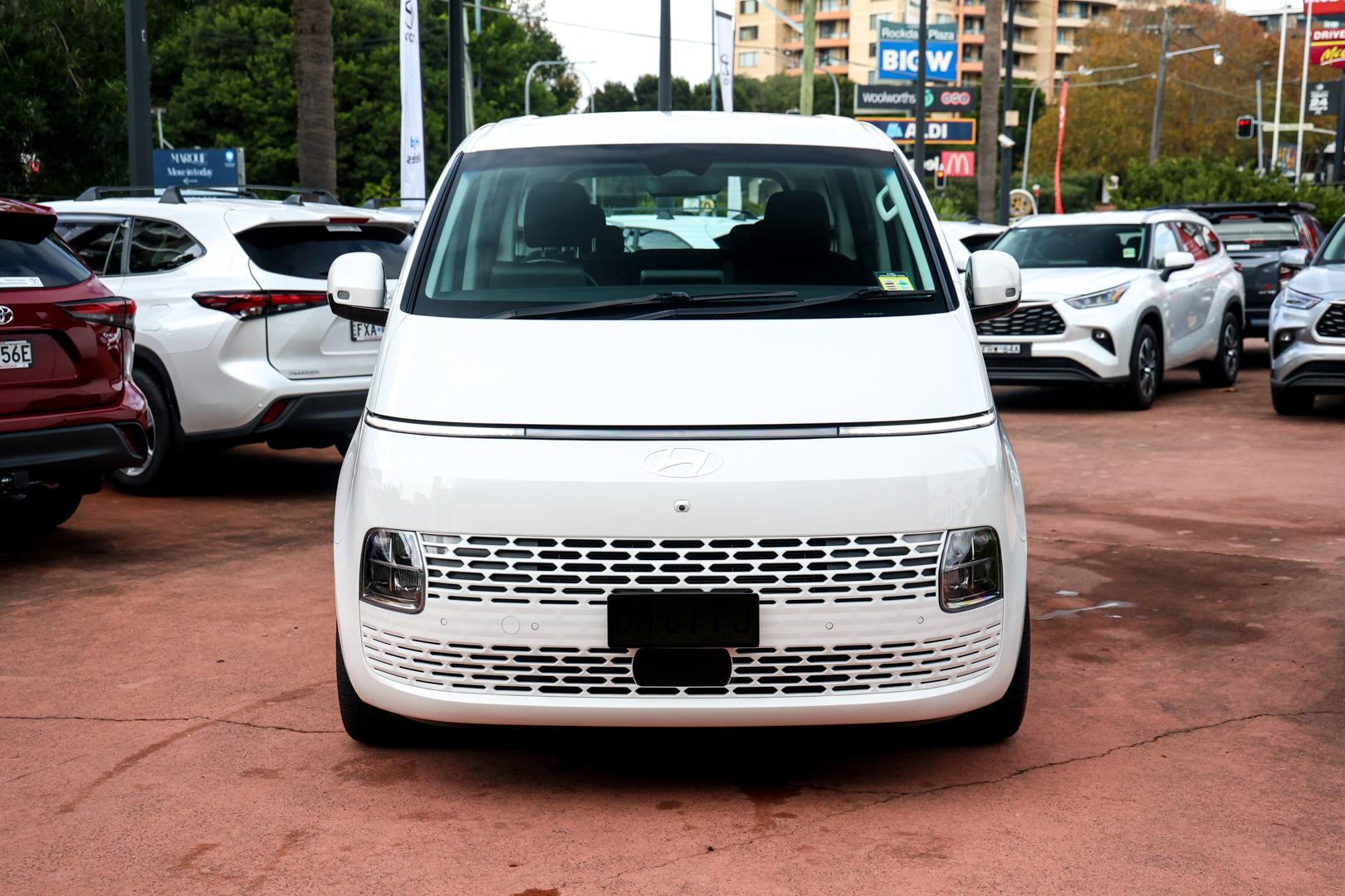 2024 Hyundai STARIA Base in Creamy White