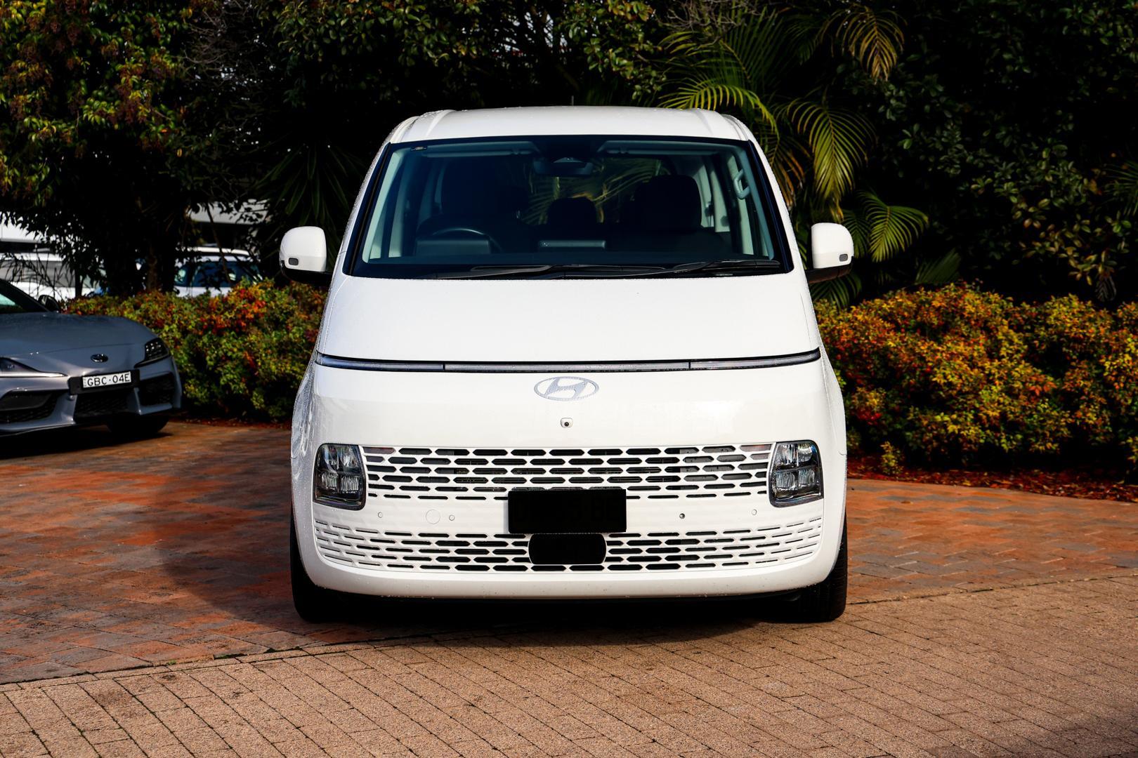 2024 Hyundai STARIA Base in Creamy White