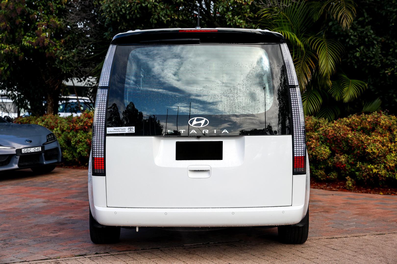 2024 Hyundai STARIA Base in Creamy White
