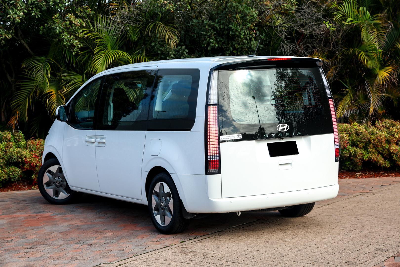 2024 Hyundai STARIA Base in Creamy White