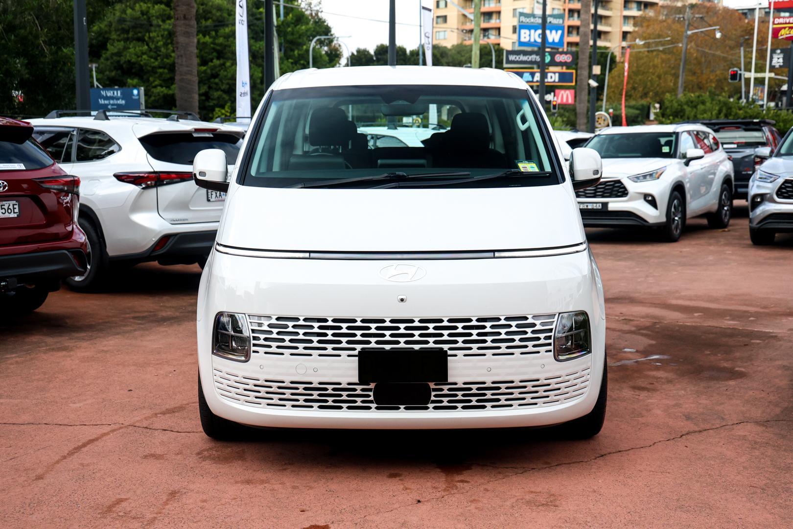 2024 Hyundai STARIA Base in Creamy White