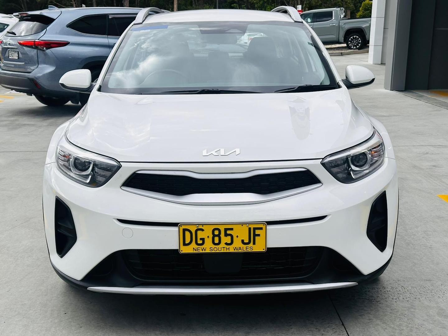 2023 Kia Stonic S in Snow White Pearl (Swp)