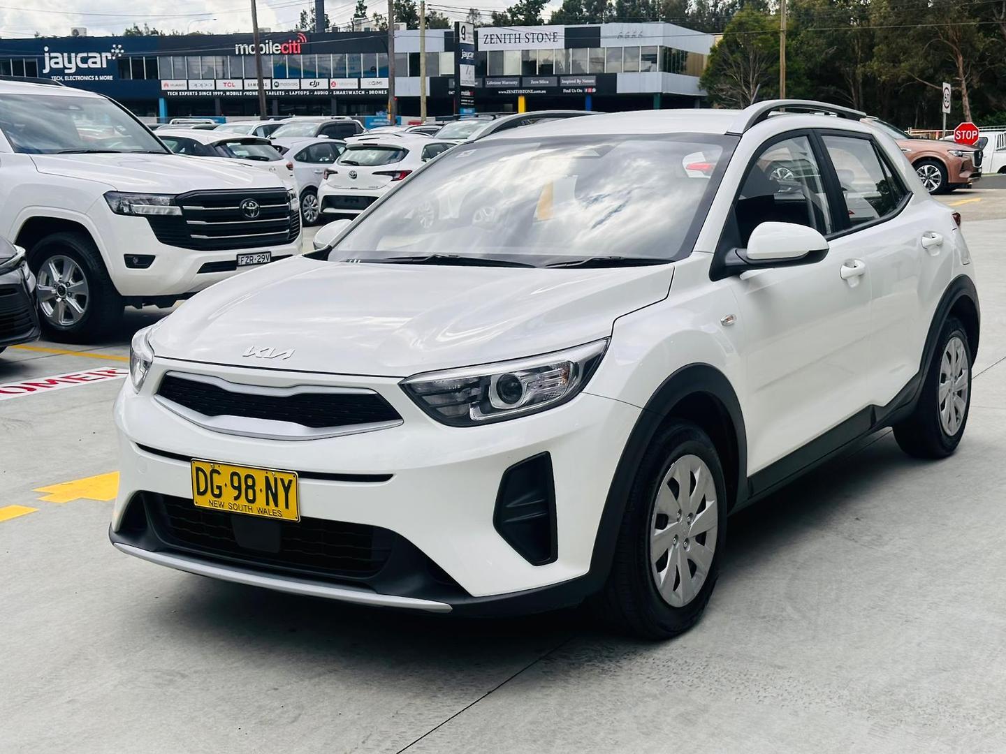 2023 Kia Stonic S in Snow White Pearl (Swp)