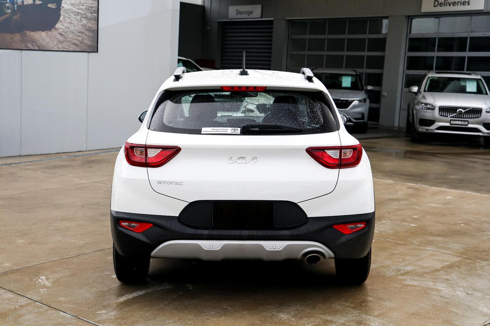 2023 Kia Stonic S in White