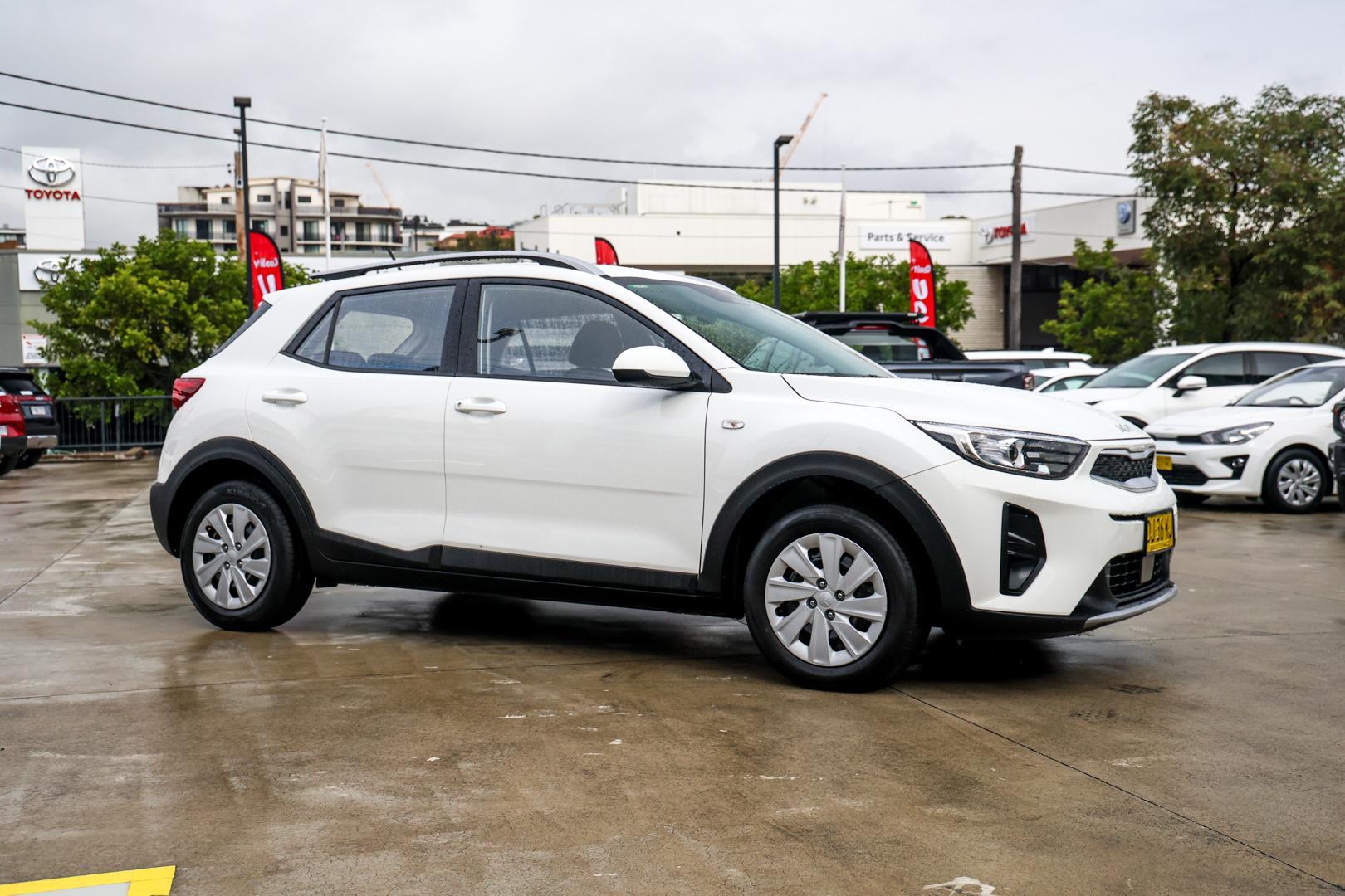 2023 Kia Stonic S in White