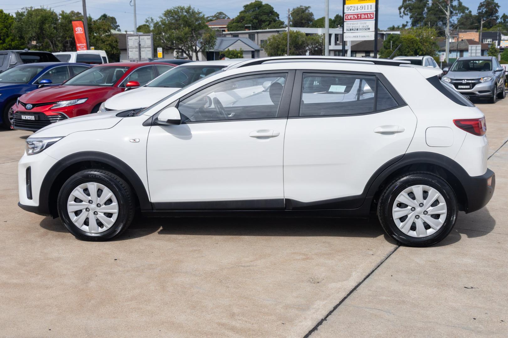 2023 Kia Stonic S in Clear White