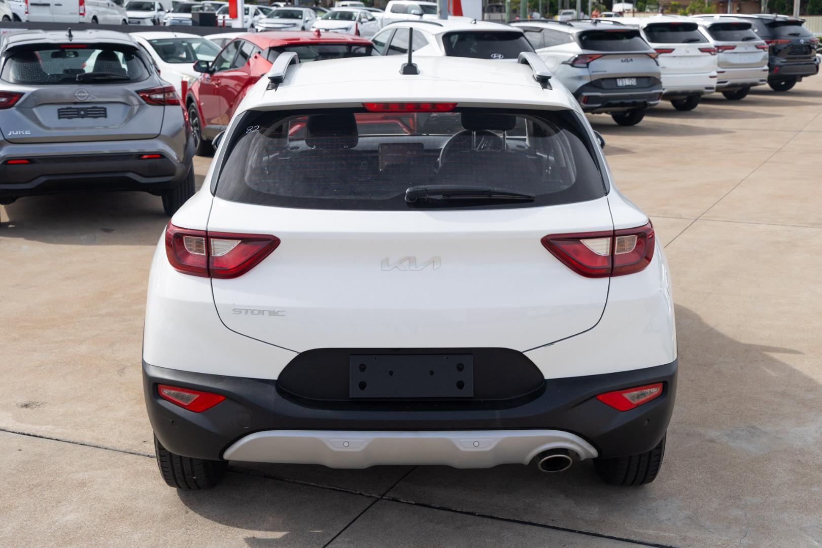 2023 Kia Stonic S in Clear White