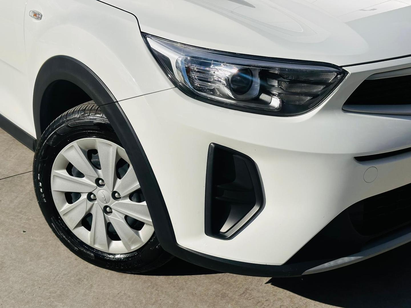 2023 Kia Stonic S in Snow White Pearl (Swp)
