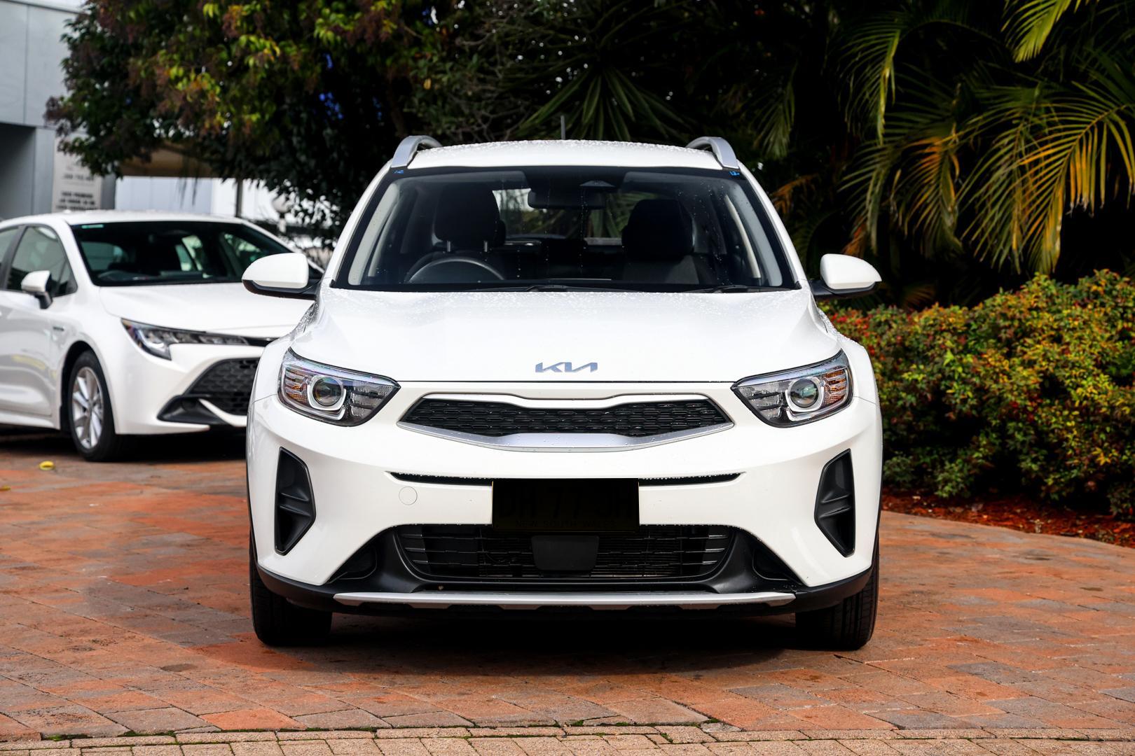 2023 Kia Stonic S in White