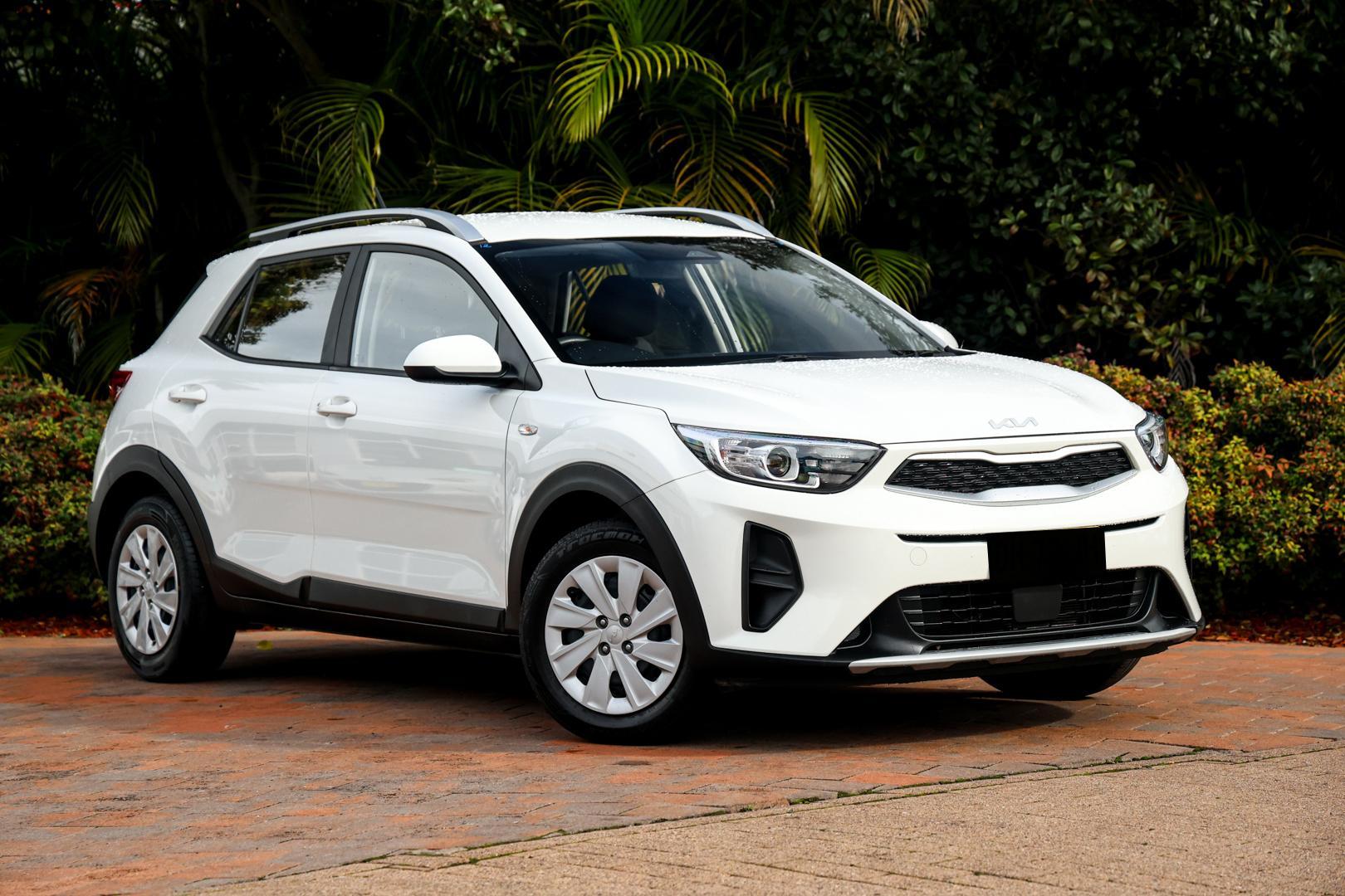 2023 Kia Stonic S in White