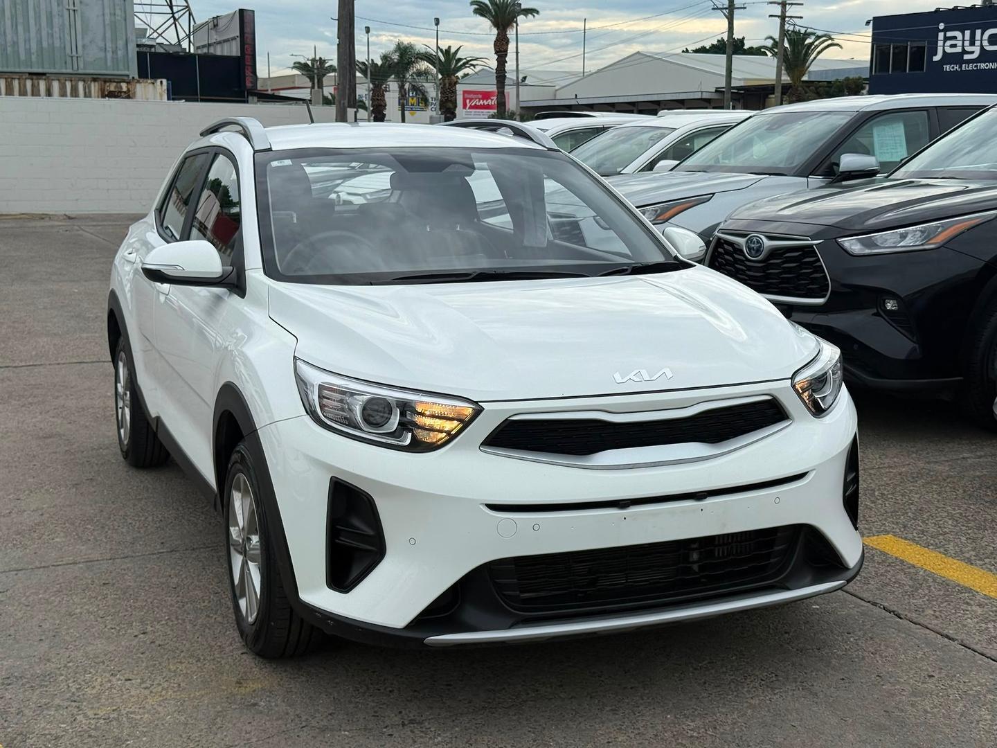 2024 Kia Stonic S in Snow White Pearl (Swp)