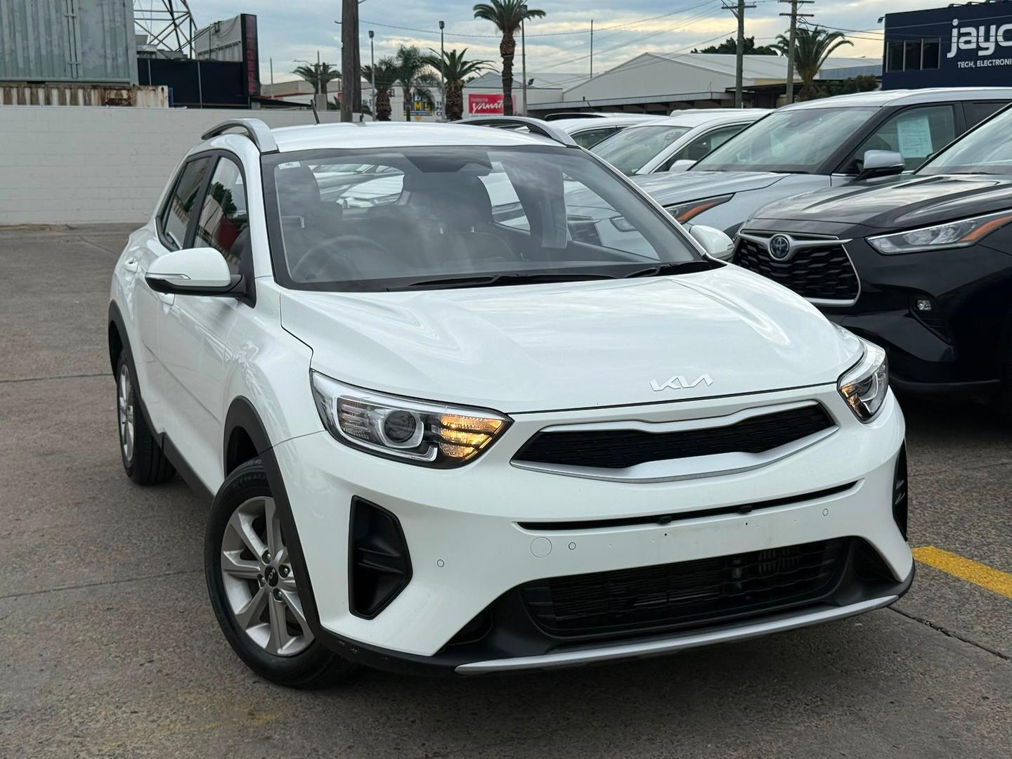 2024 Kia Stonic S in Snow White Pearl (Swp)