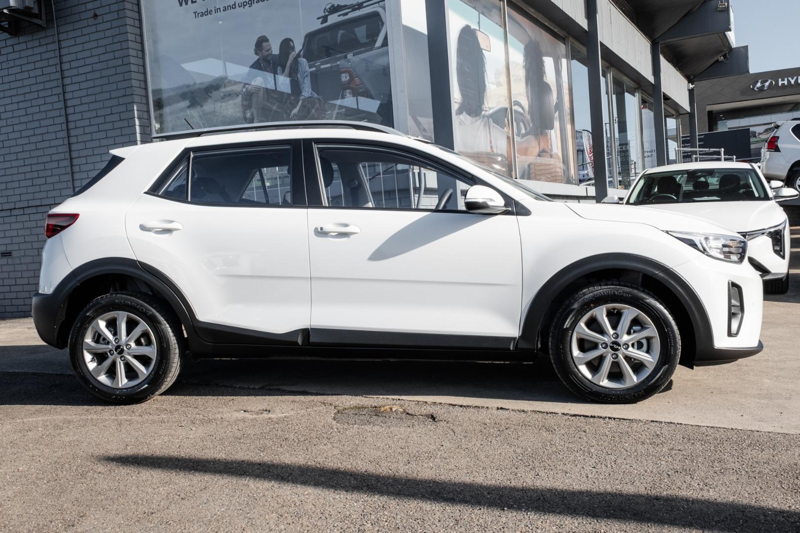 2025 Kia Stonic S in Clear White (Ud)