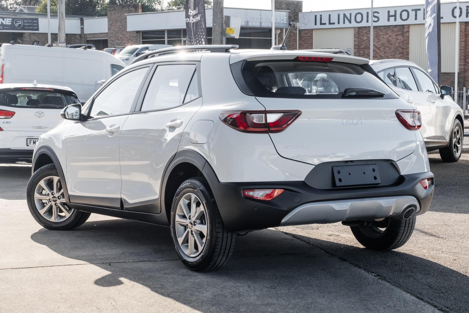 2025 Kia Stonic S in Clear White (Ud)