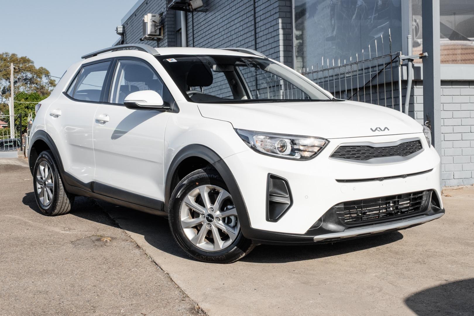 2025 Kia Stonic S in Clear White (Ud)
