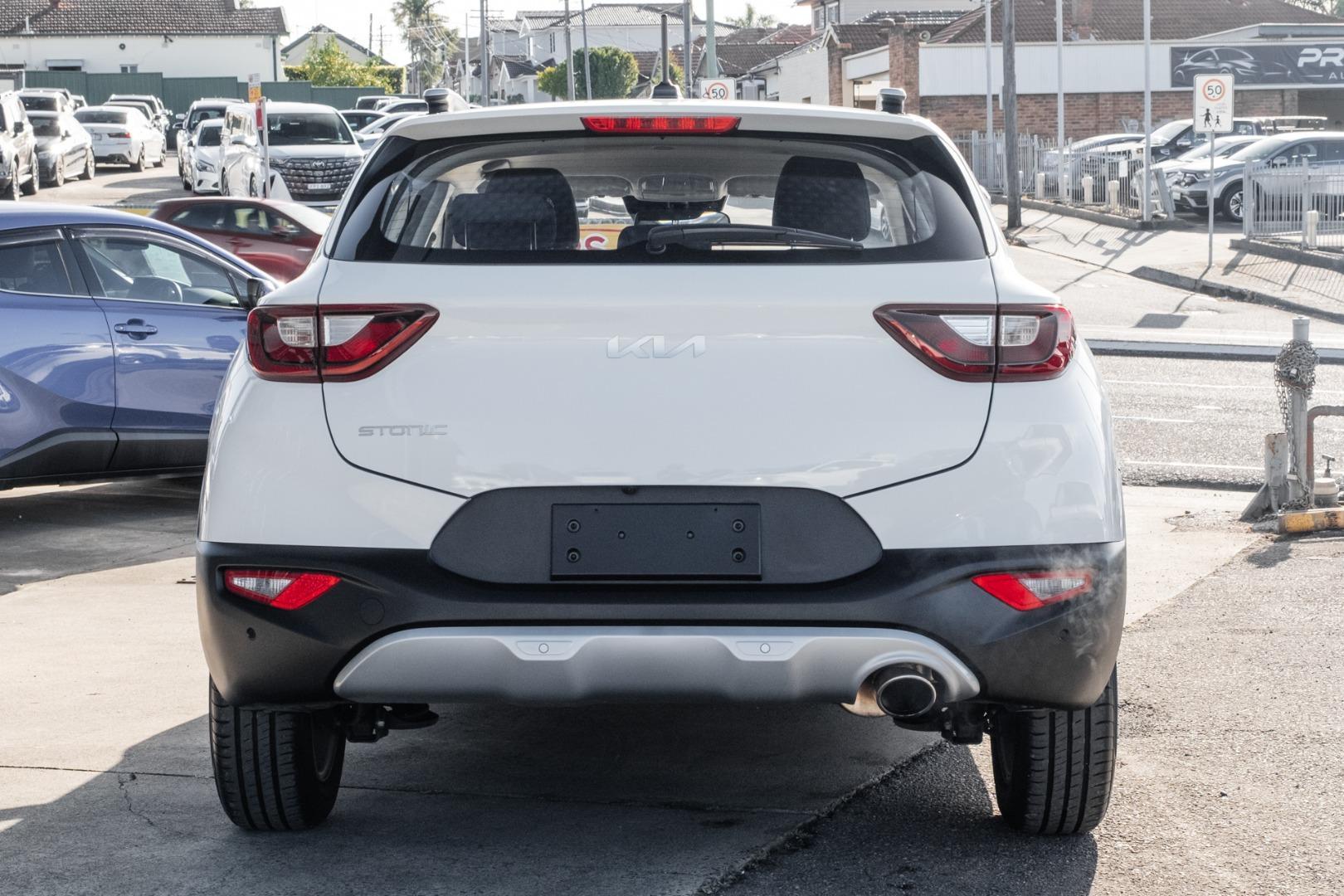 2025 Kia Stonic S in Clear White (Ud)