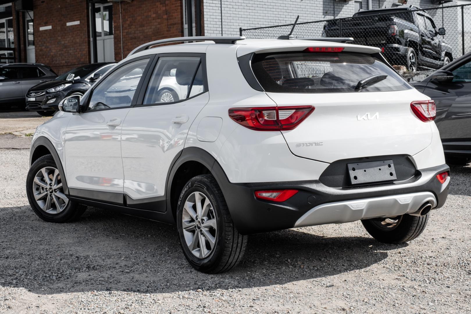 2025 Kia Stonic S in Clear White (Ud)