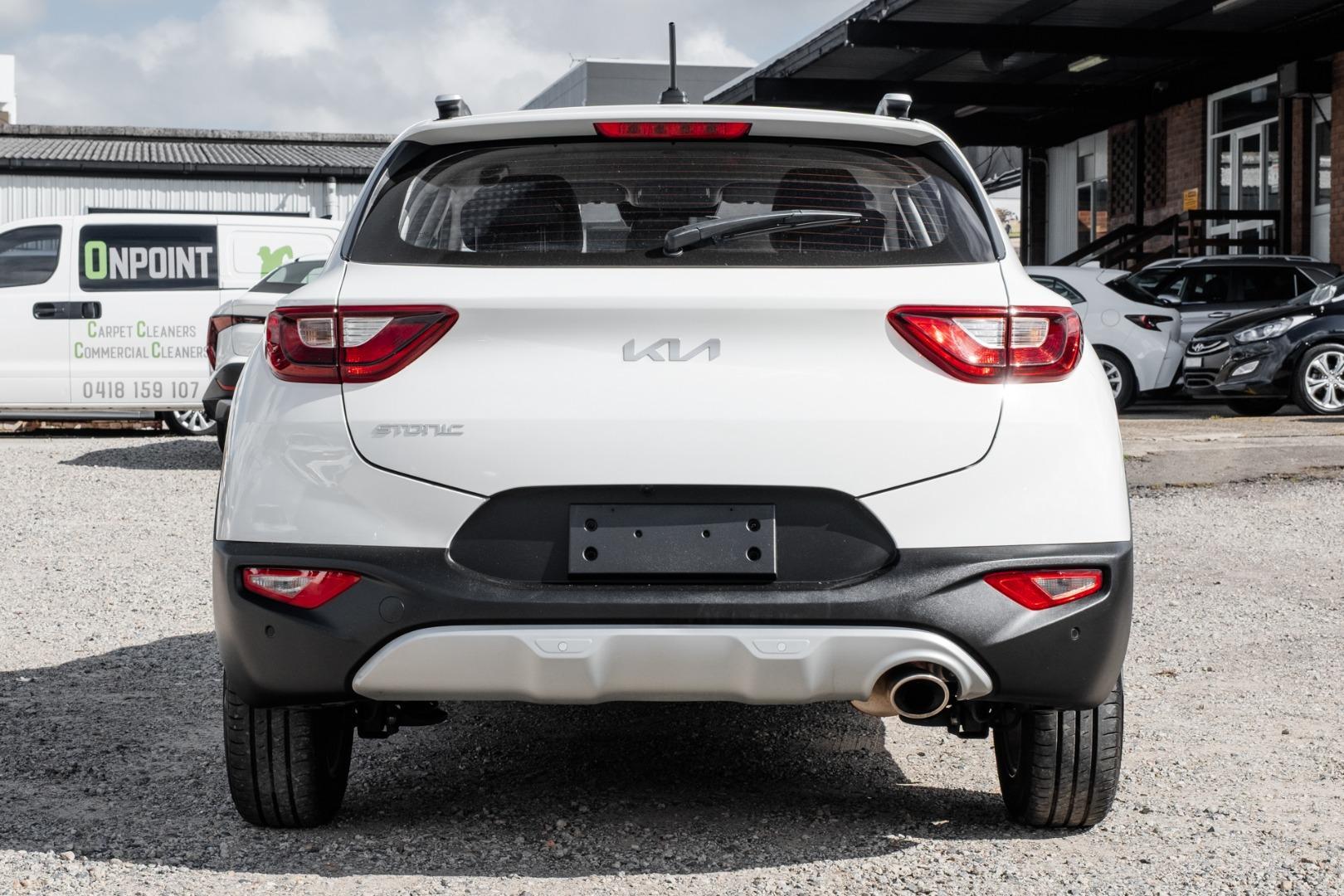 2025 Kia Stonic S in Clear White (Ud)