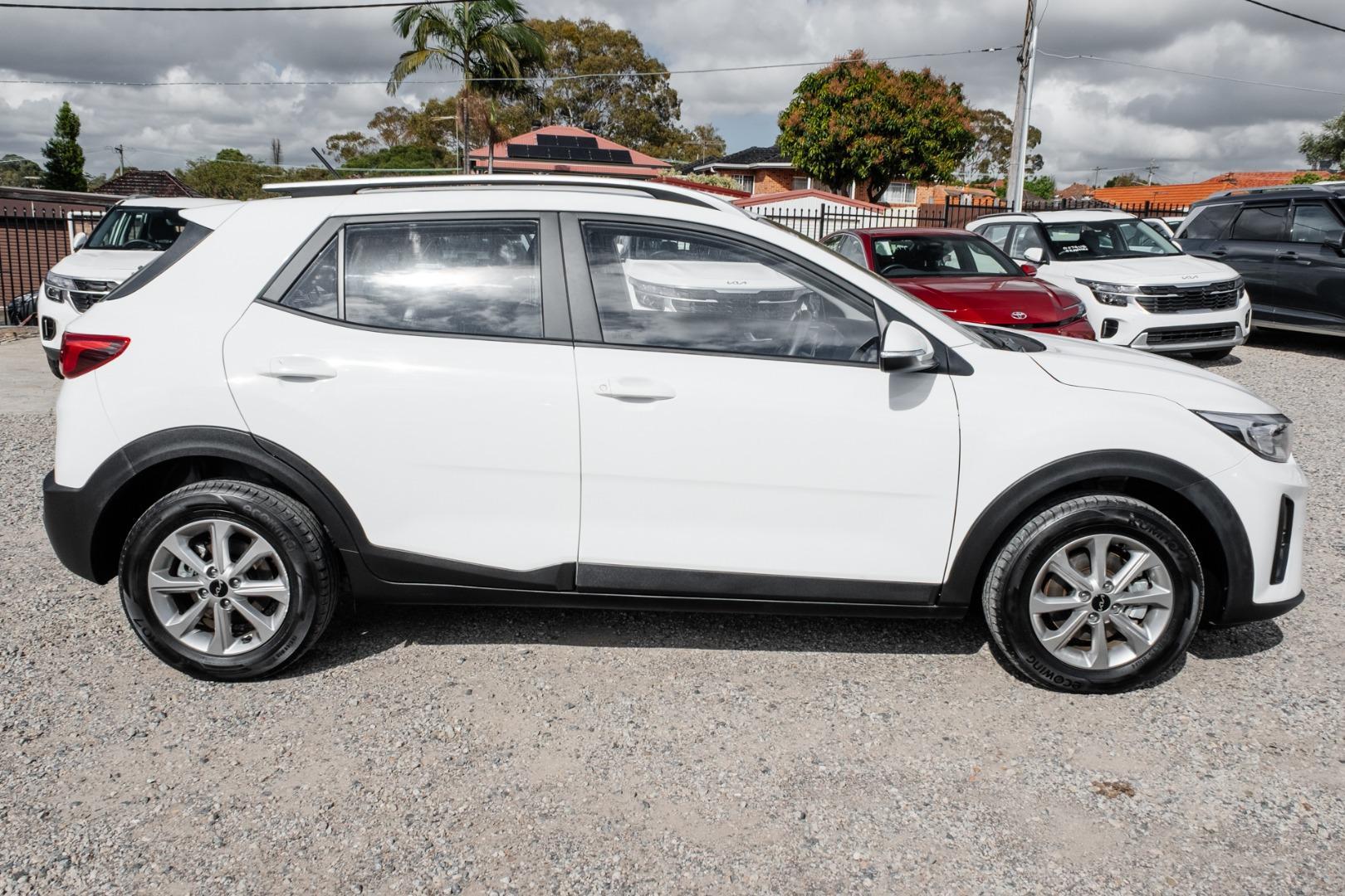 2025 Kia Stonic S in Clear White (Ud)
