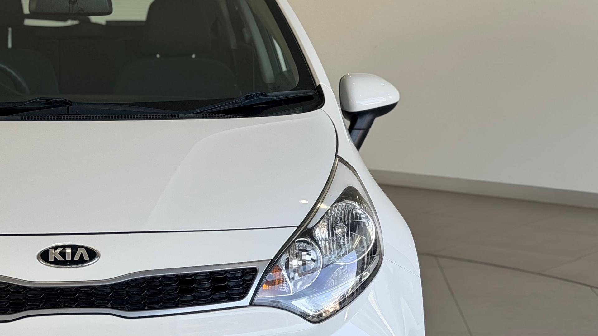 2016 Kia Rio S in White