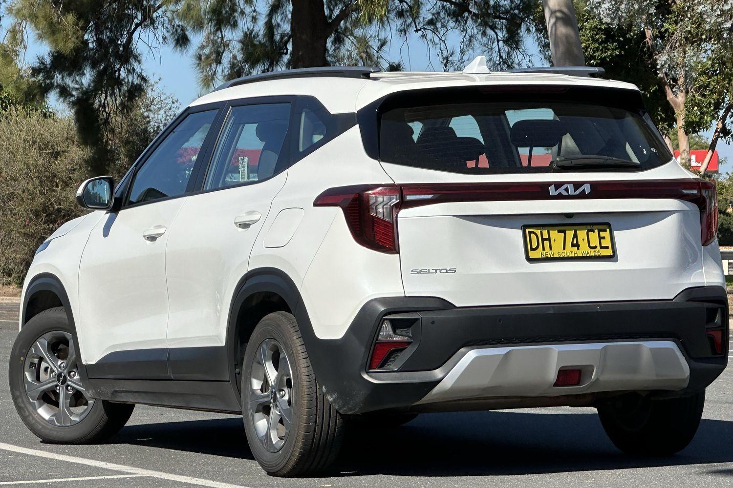 2023 Kia Seltos S in White