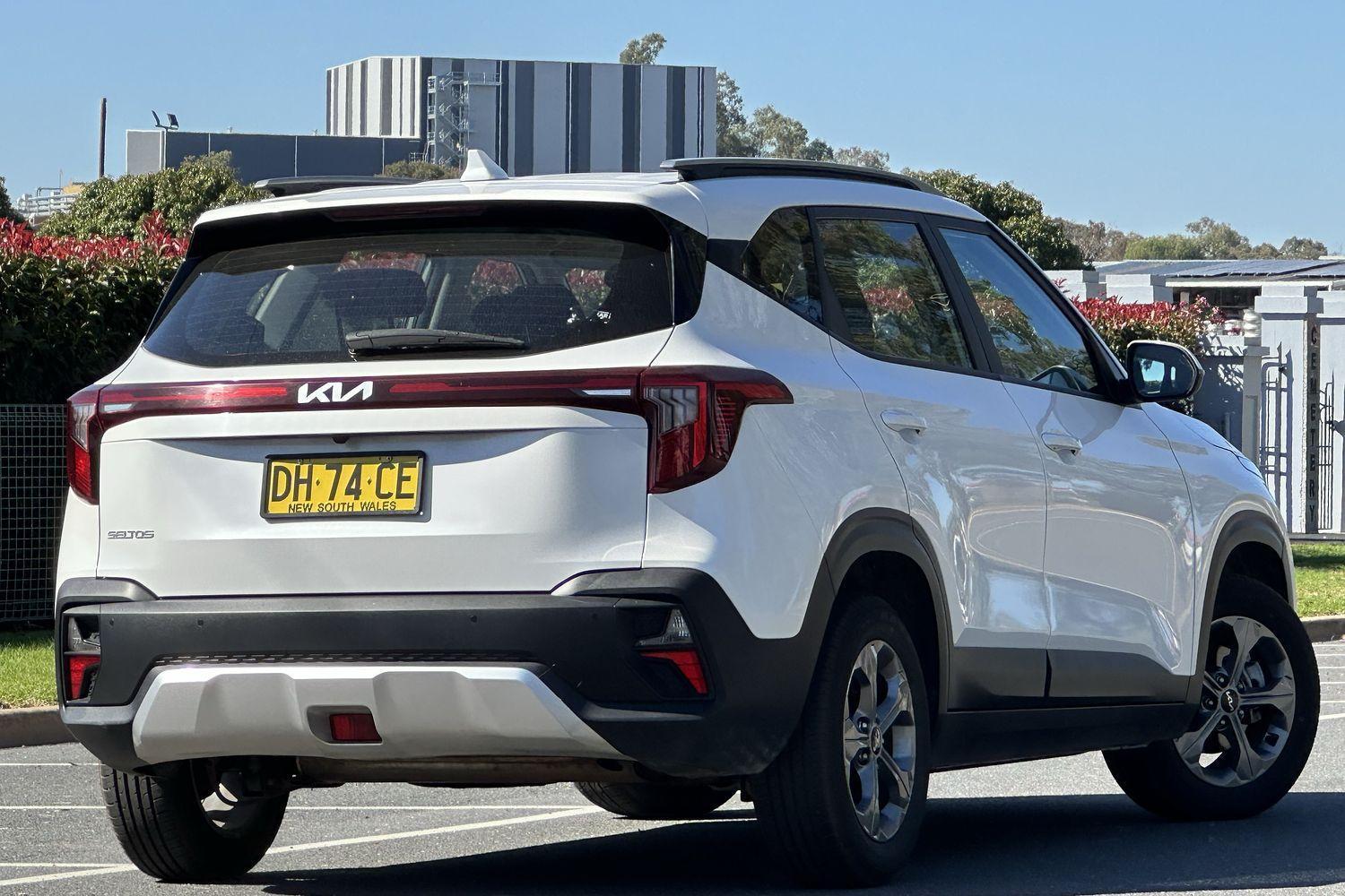 2023 Kia Seltos S in White
