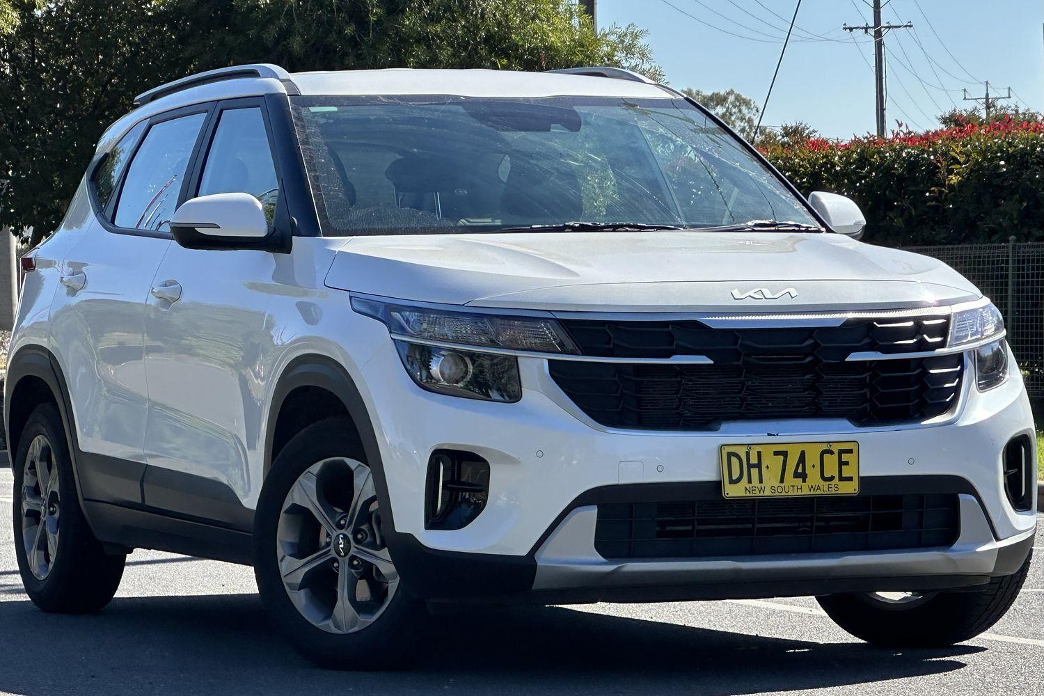 2023 Kia Seltos S in White