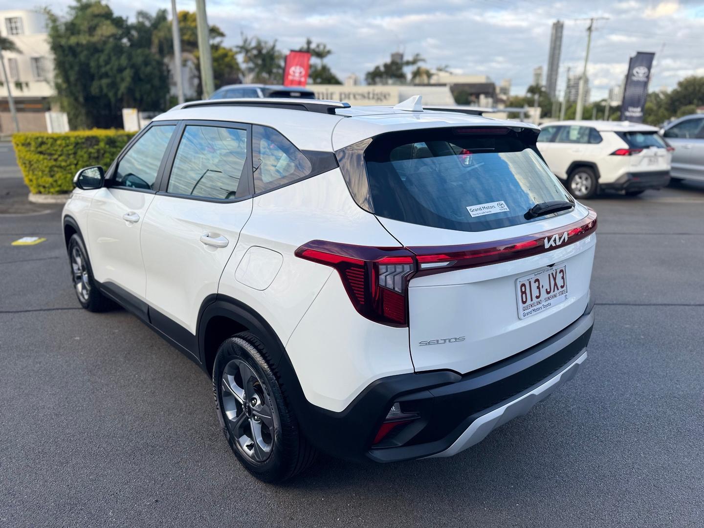 2024 Kia Seltos S in White