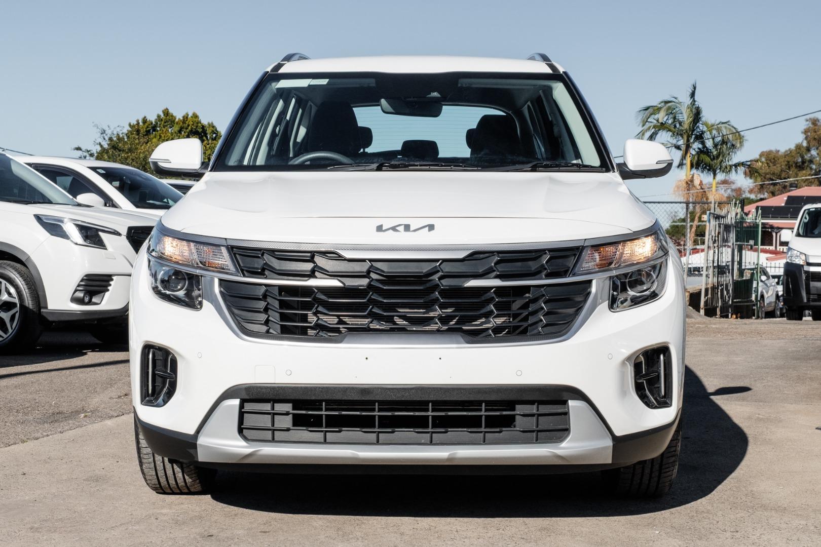 2025 Kia Seltos S in Snow White Pearl (Swp)