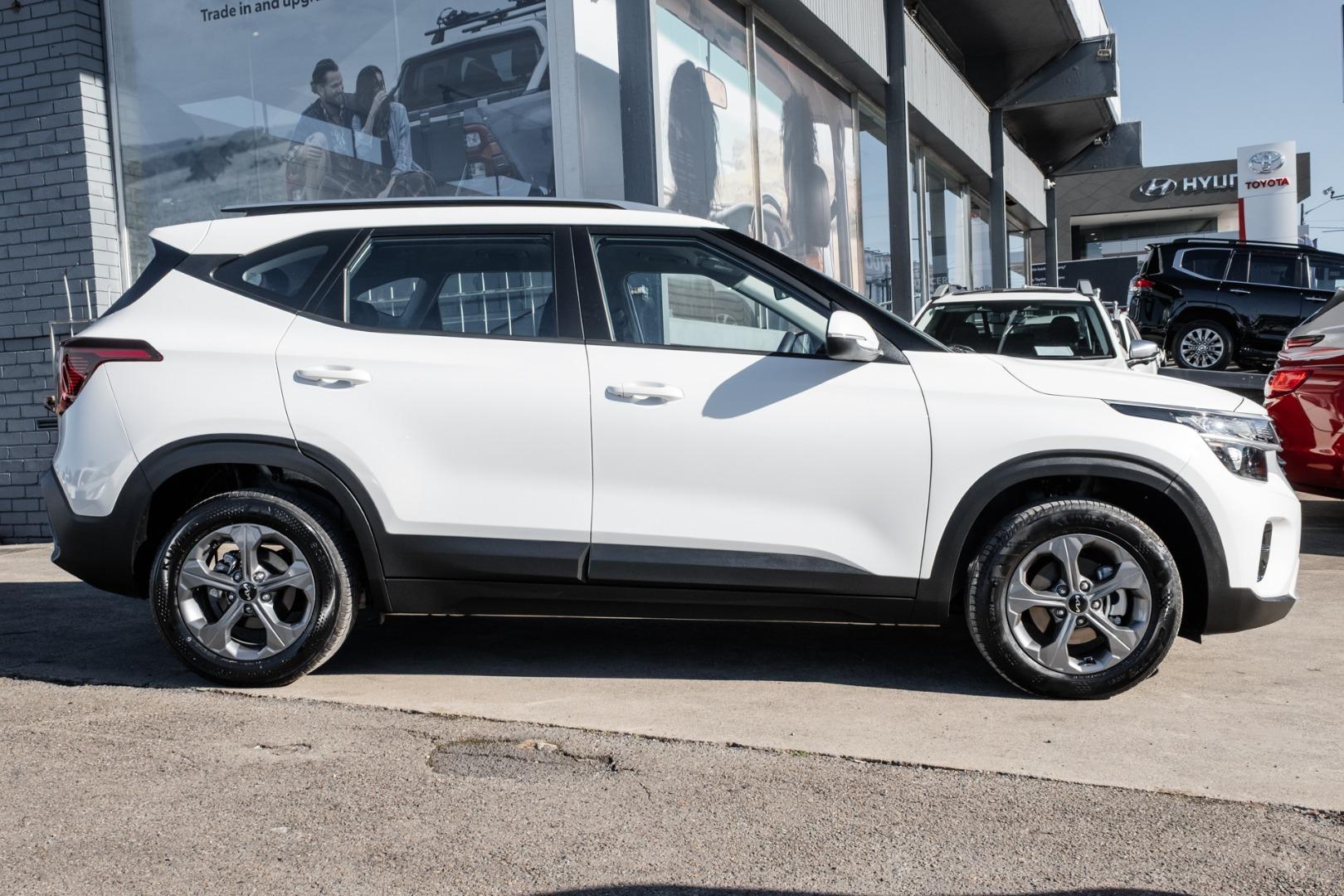 2025 Kia Seltos S in Snow White Pearl (Swp)