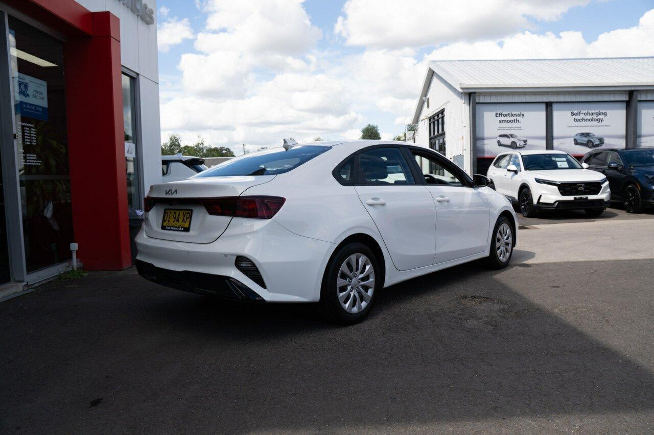 2024 Kia Cerato S in Clear White (Ud)