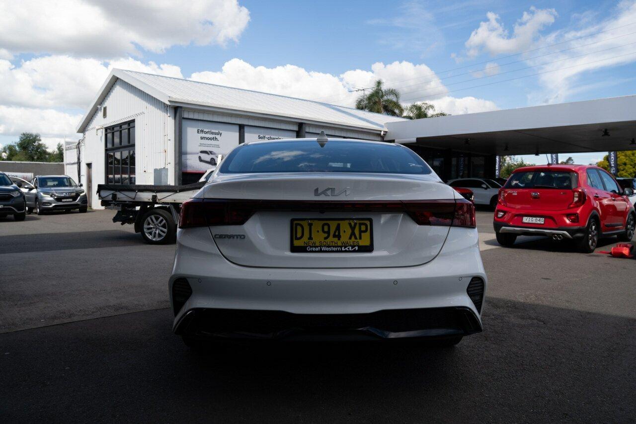 2024 Kia Cerato S in Clear White (Ud)