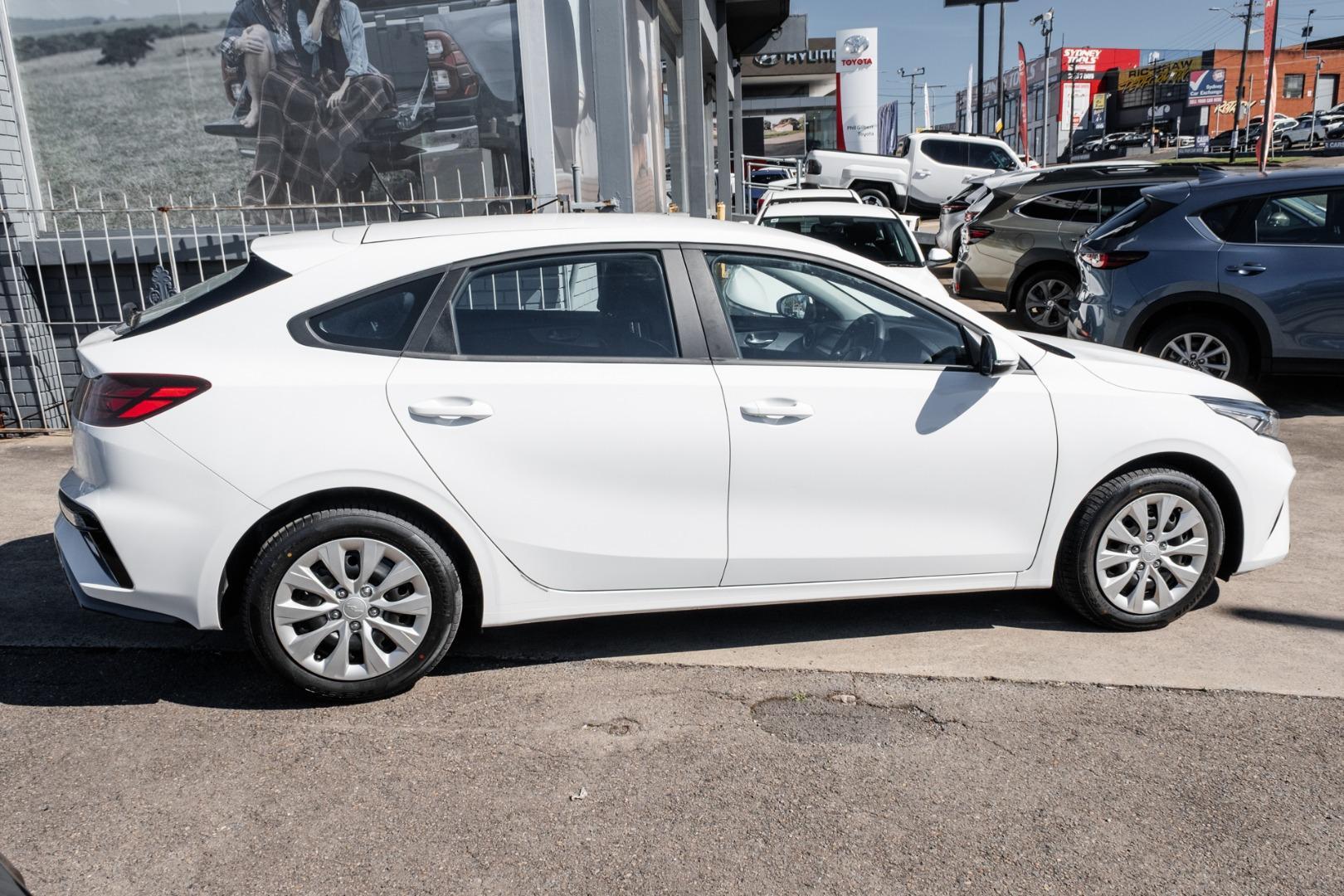 2024 Kia Cerato S in Clear White (Ud)