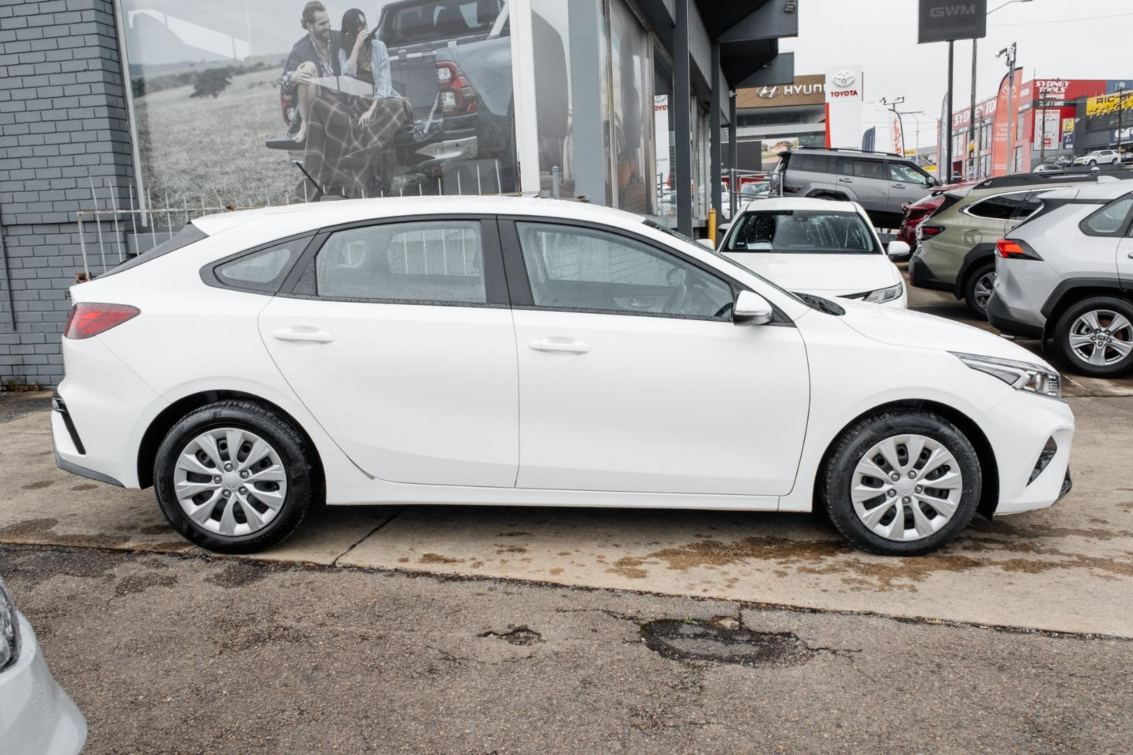 2024 Kia Cerato S in Clear White (Ud)