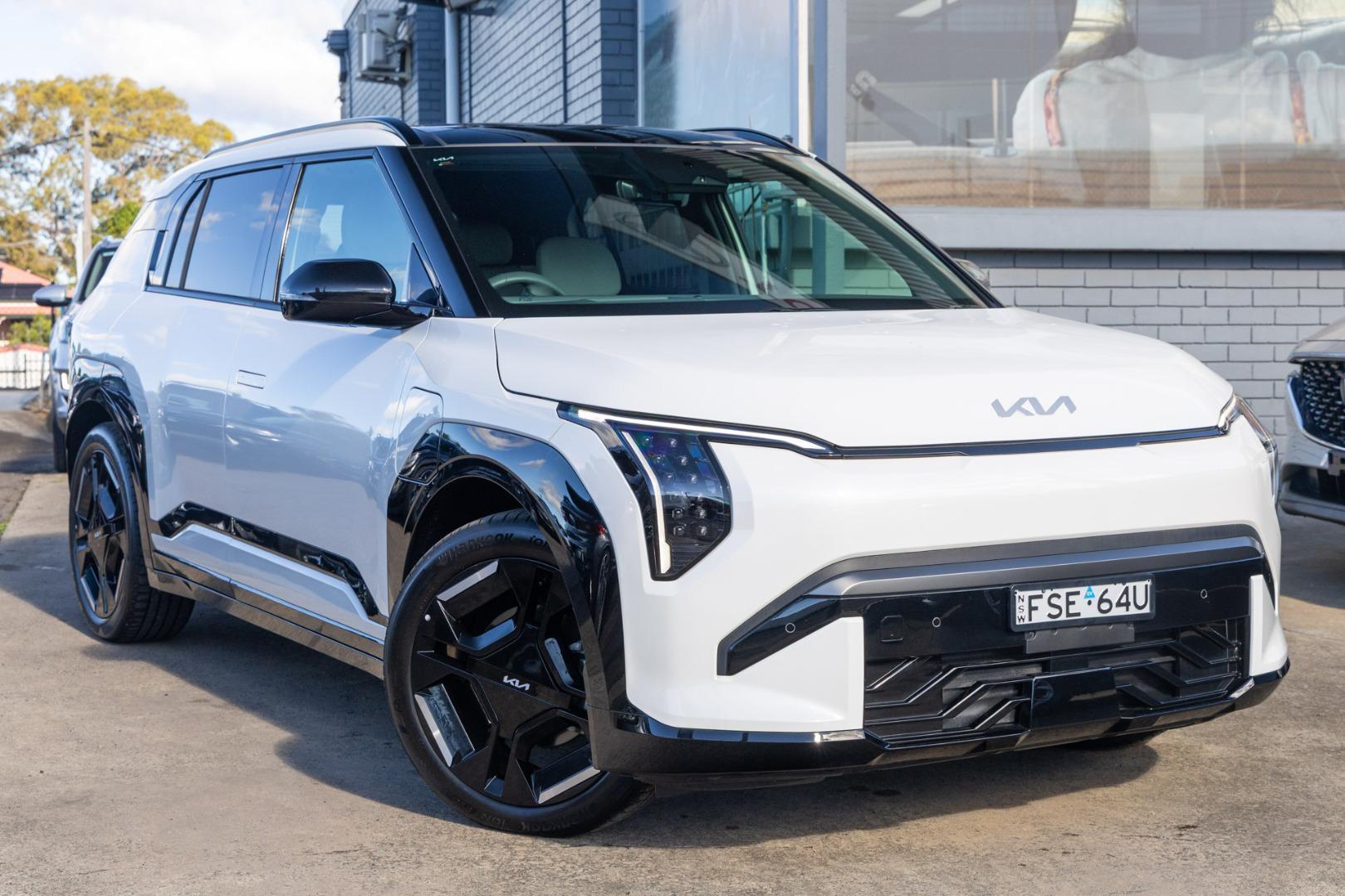2025 Kia EV3 GT-Line Long Range in Snow White Pearl (Swp)