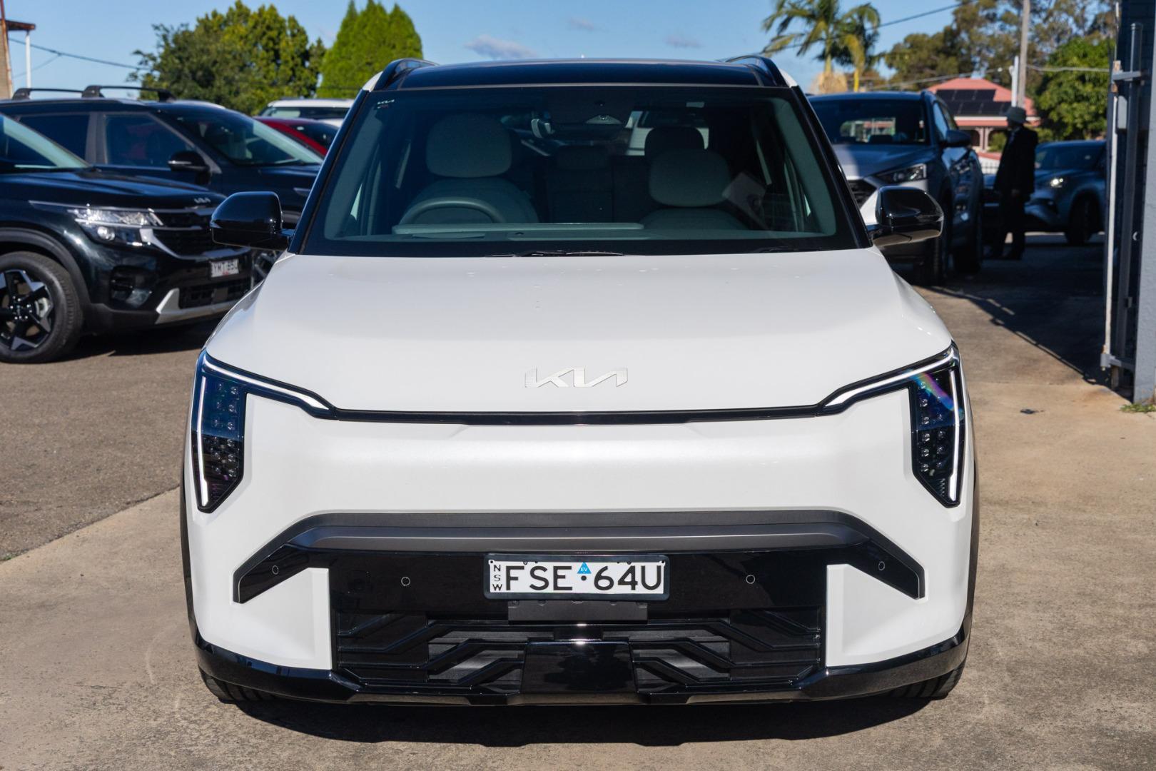 2025 Kia EV3 GT-Line Long Range in Snow White Pearl (Swp)