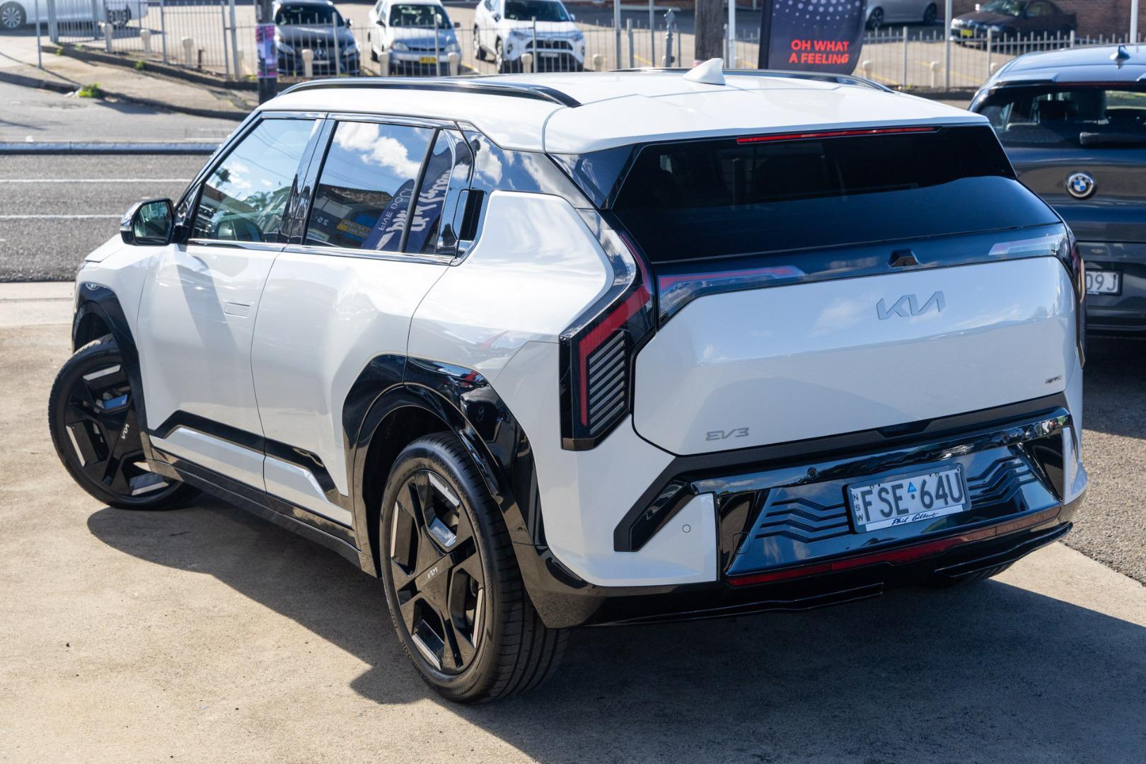 2025 Kia EV3 GT-Line Long Range in Snow White Pearl (Swp)