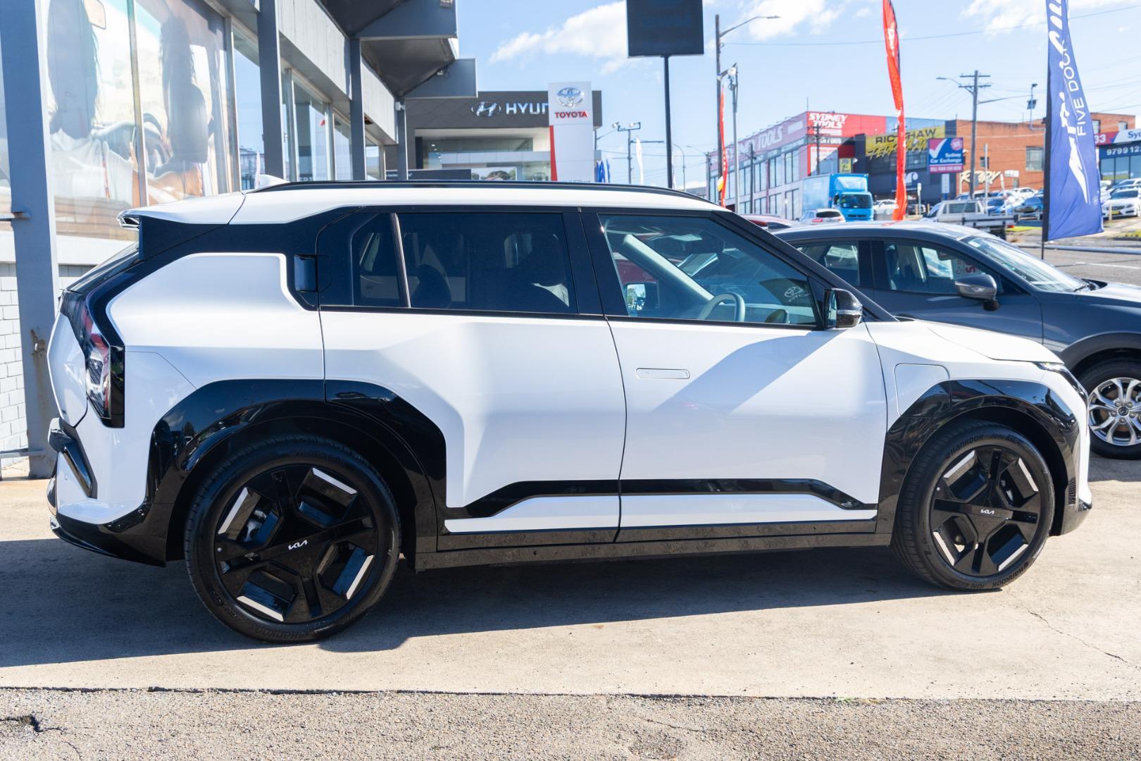 2025 Kia EV3 GT-Line Long Range in Snow White Pearl (Swp)