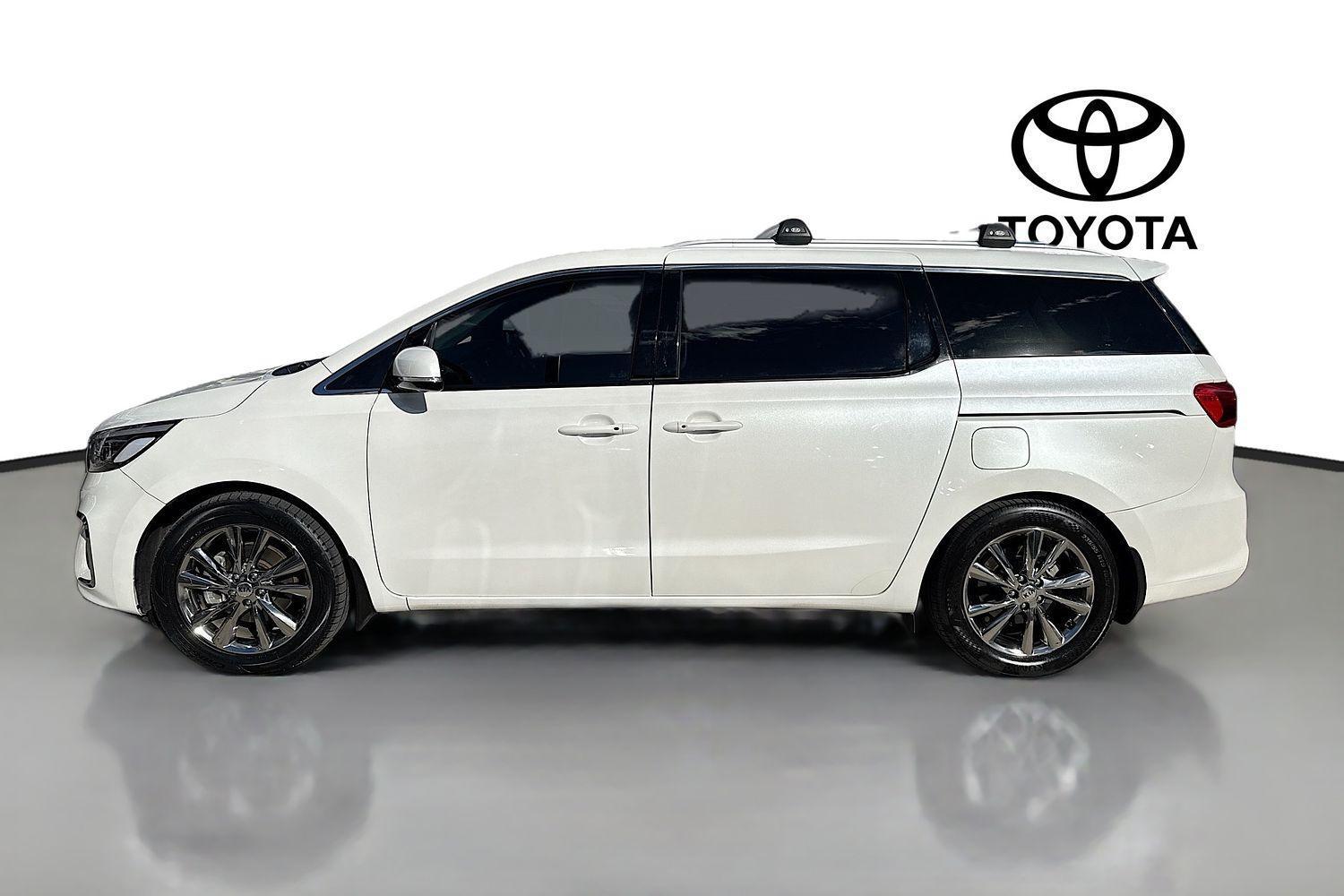 2020 Kia Carnival Platinum in White