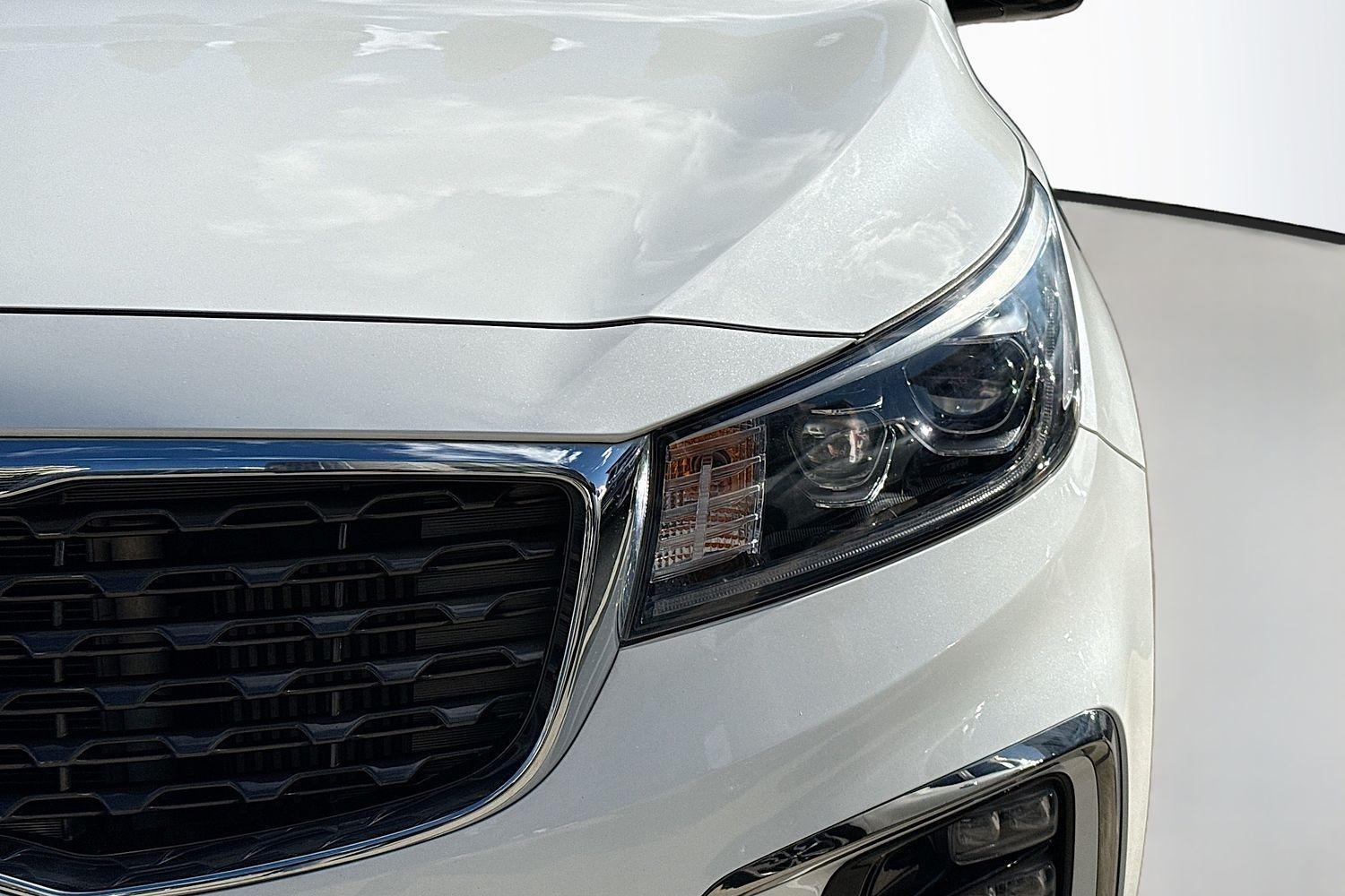 2020 Kia Carnival Platinum in White