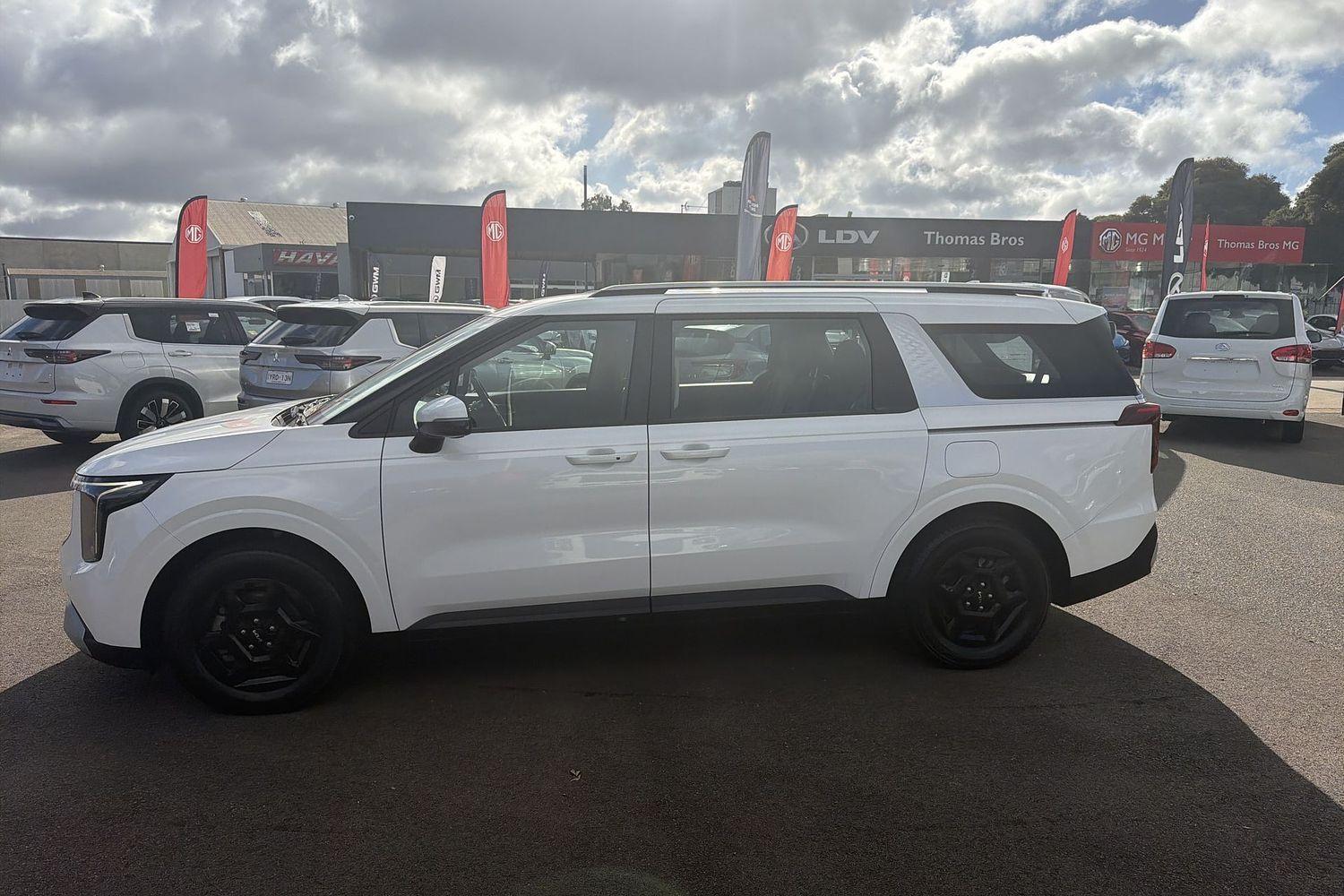 2024 Kia Carnival S in White