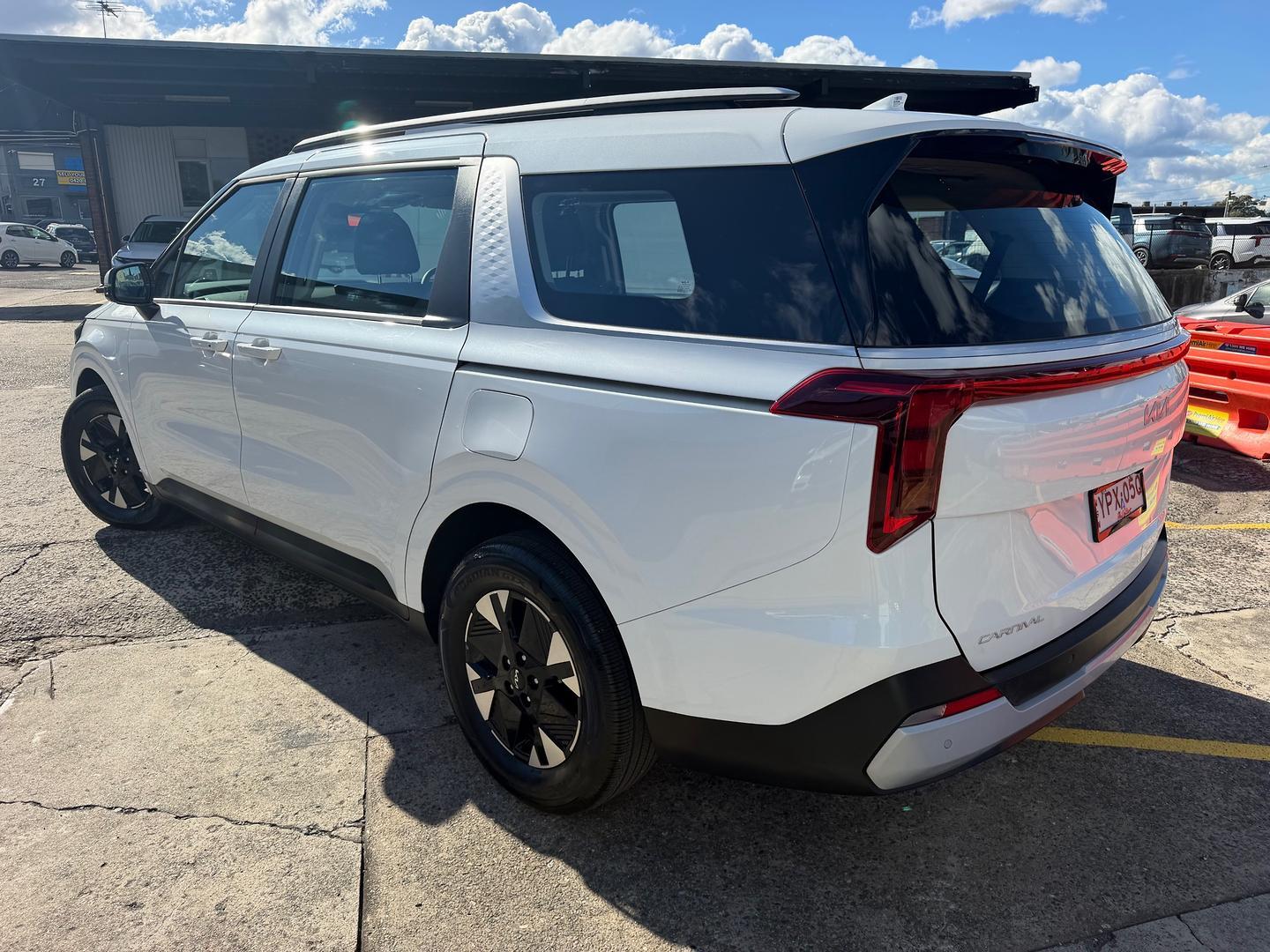 2025 Kia Carnival S HEV in Snow White Pearl (Swp)