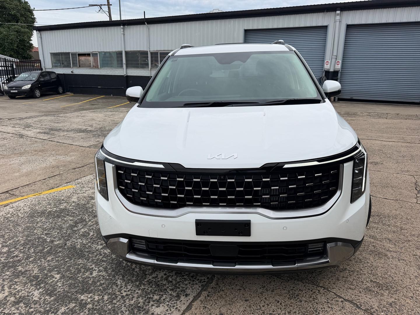 2025 Kia Carnival GT-Line HEV in Snow White Pearl (Swp)