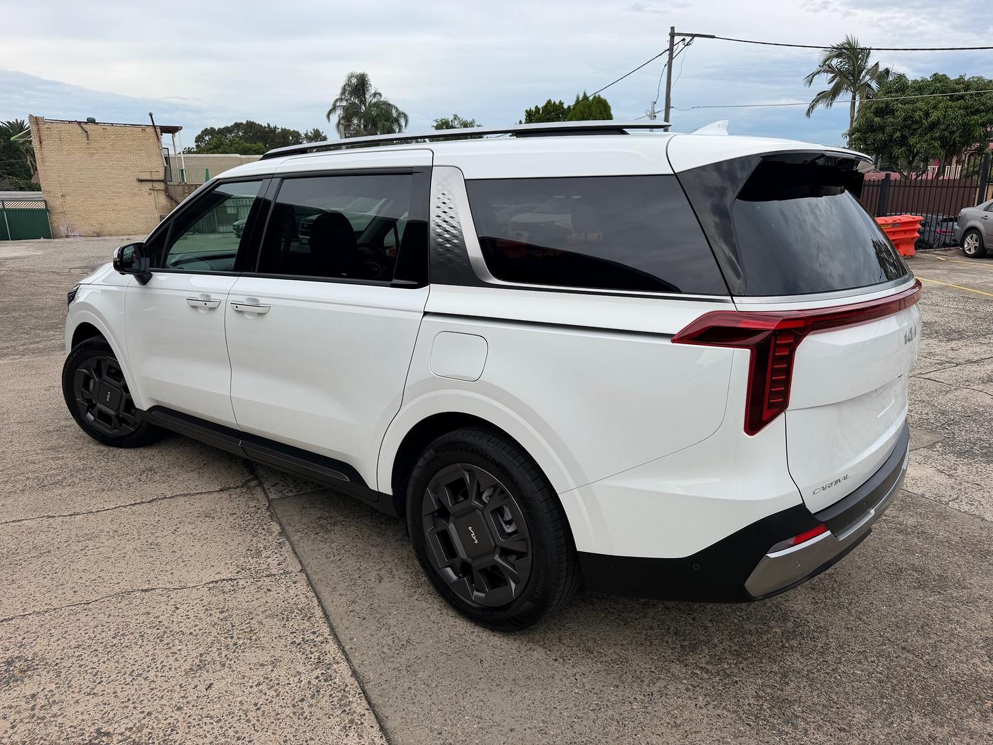 2025 Kia Carnival GT-Line HEV in Snow White Pearl (Swp)