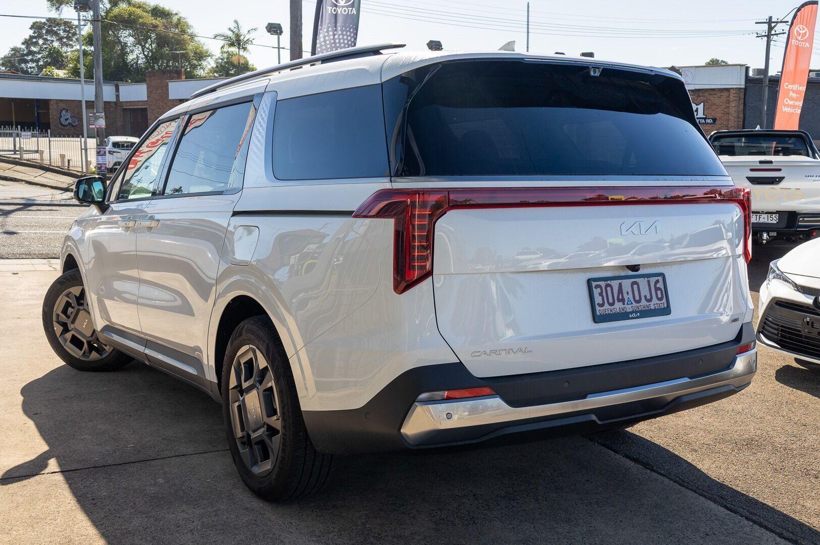 2025 Kia Carnival GT-Line HEV in Snow White Pearl (Swp)