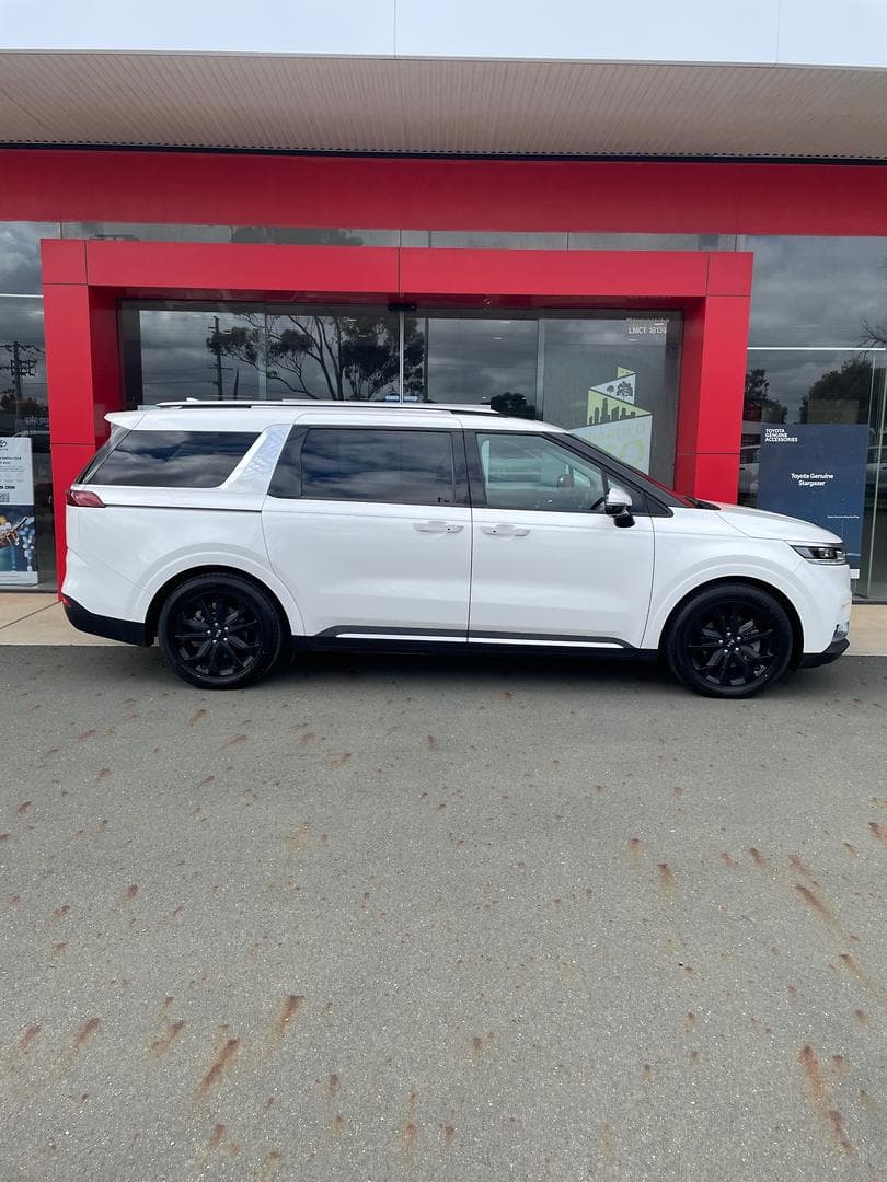 2020 Kia Carnival Platinum in Snow White Pearl